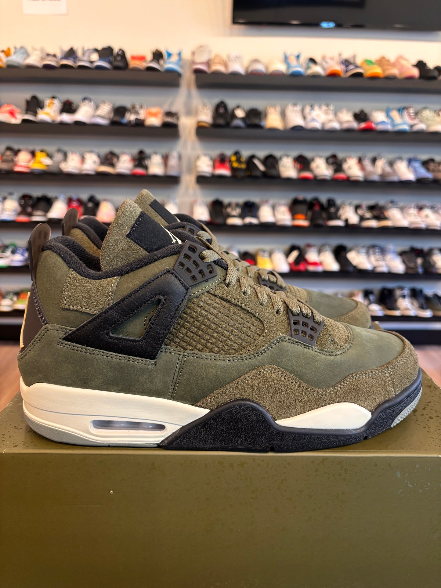 Jordan 4 Craft Olive Size 10.5 Pre-Owned