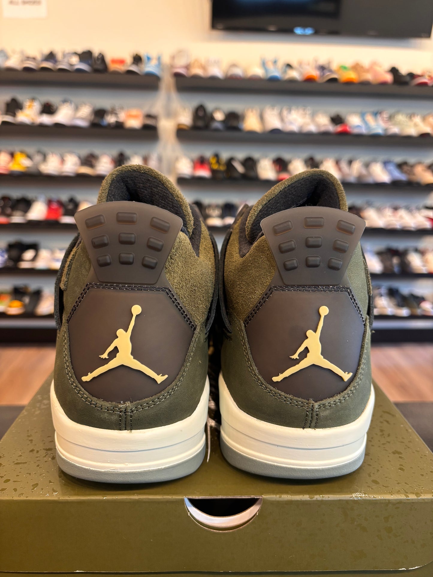 Jordan 4 Craft Olive Size 10.5 Pre-Owned