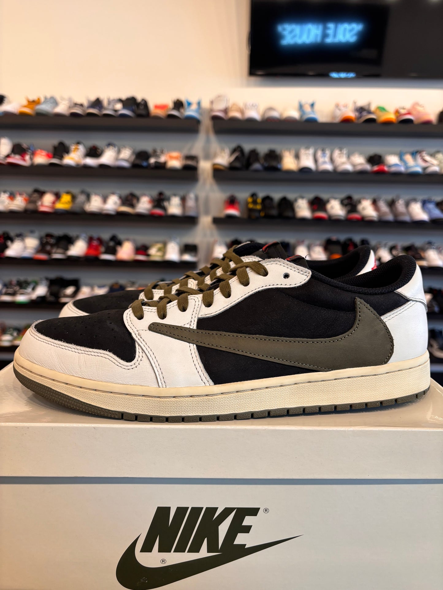 Jordan 1 Low Travis Scott Olive Size 11.5 Pre-Owned