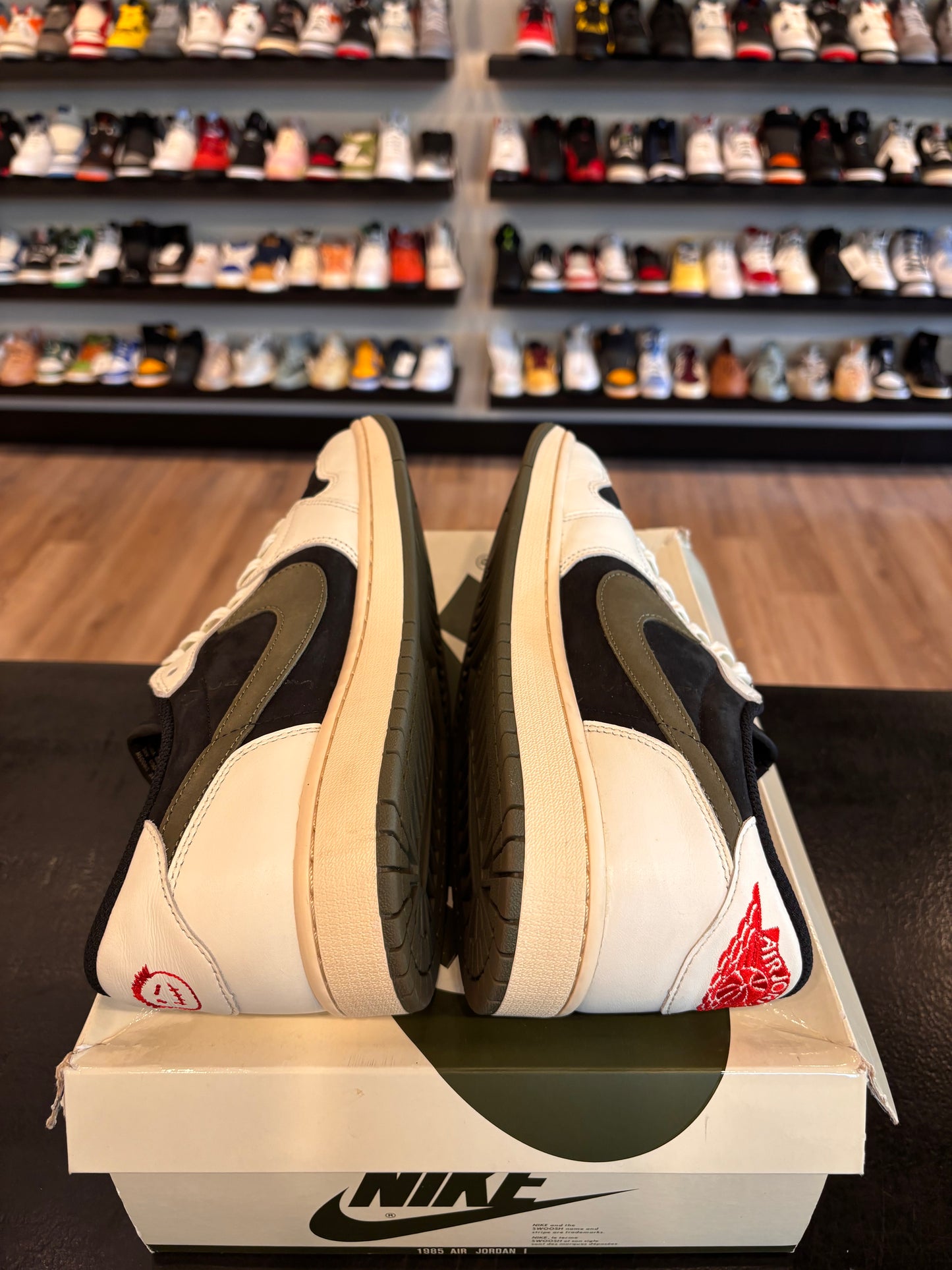 Jordan 1 Low Travis Scott Olive Size 11.5 (13W) Pre-Owned