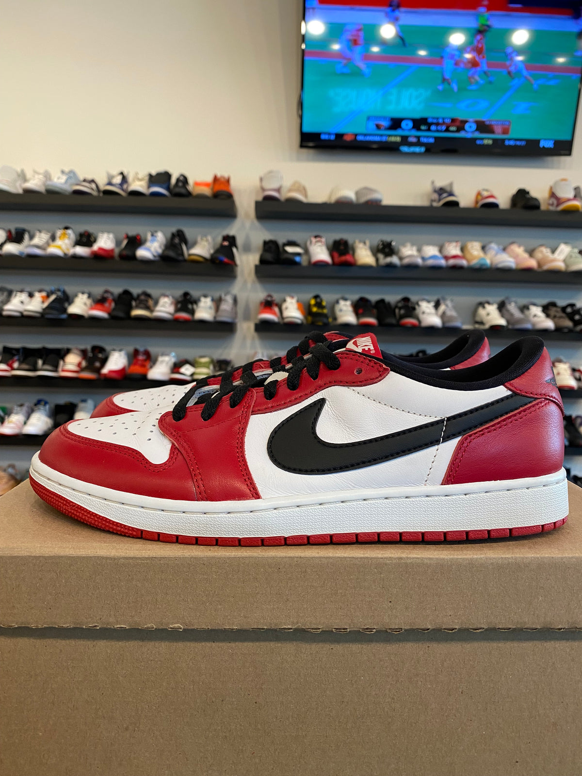 Jordan 1 Low Chicago 2025 Size 10 Pre-Owned (No Box)