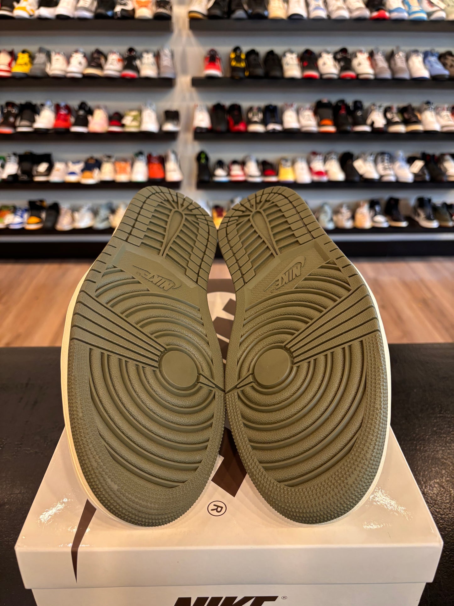 Jordan 1 Low Travis Scott Medium Olive Size 11.5 Pre-Owned