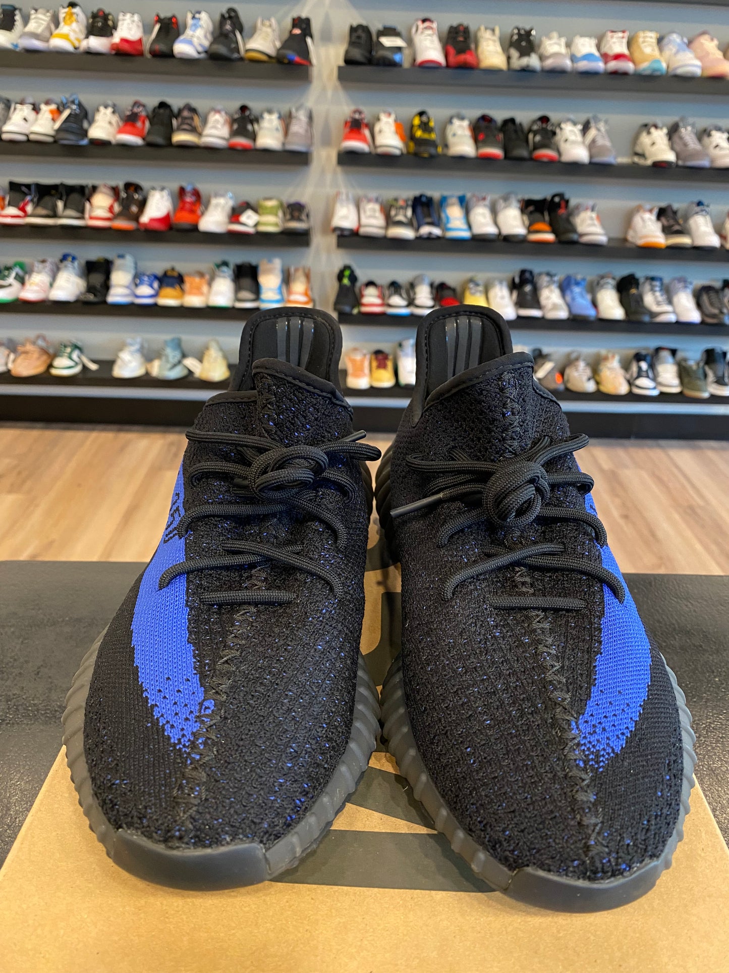 Yeezy 350 V2 Dazzling Blue Size 11.5 Pre-Owned