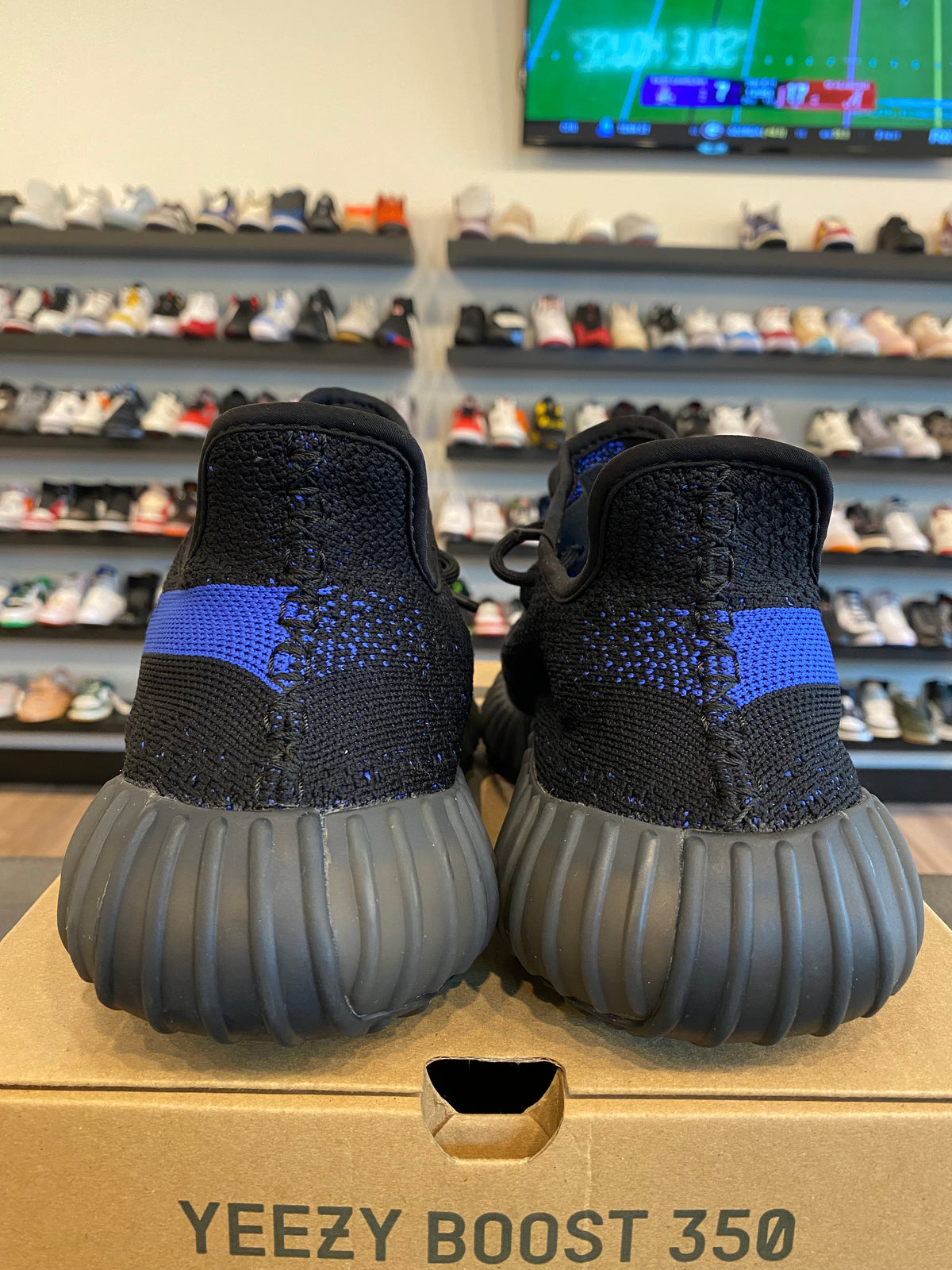 Yeezy 350 V2 Dazzling Blue Size 11.5 Pre-Owned