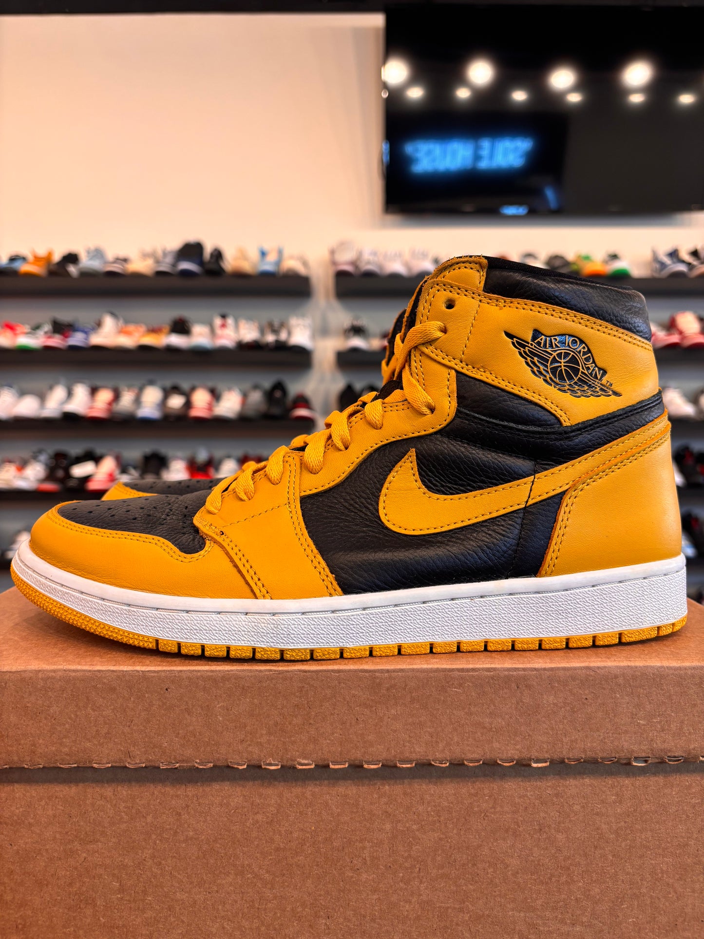 Jordan 1 Pollen Size 11 Pre-Owned (No Box)