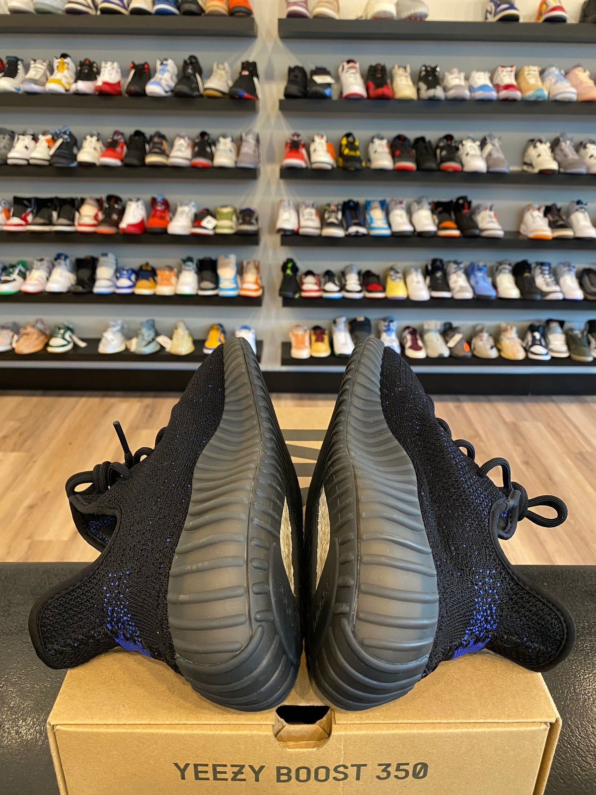 Yeezy 350 V2 Dazzling Blue Size 11.5 Pre-Owned
