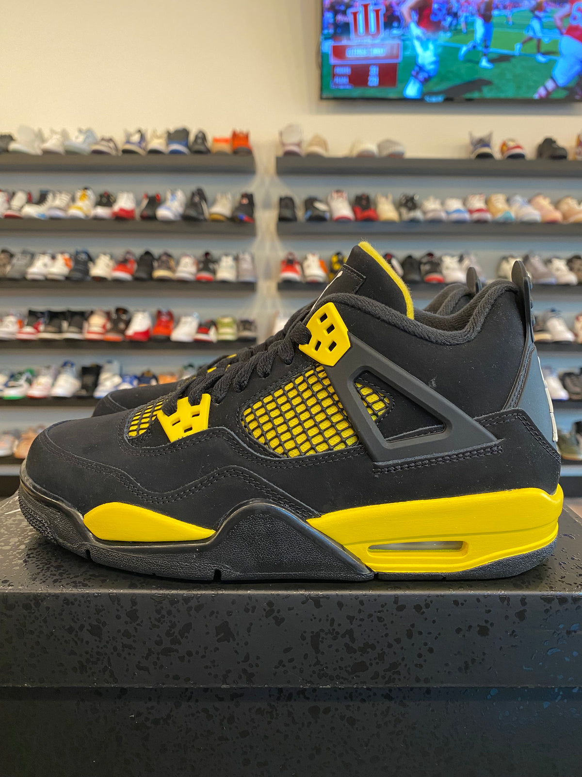 Jordan 4 Yellow Thunder Size 5.5Y (7W) Pre-Owned