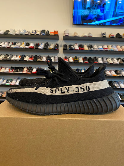 Yeezy 350 V2 Oreo Size 11.5 Pre-Owned