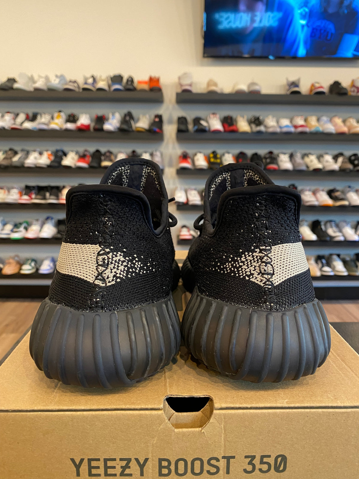 Yeezy 350 V2 Oreo Size 11.5 Pre-Owned