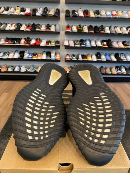 Yeezy 350 V2 Oreo Size 11.5 Pre-Owned