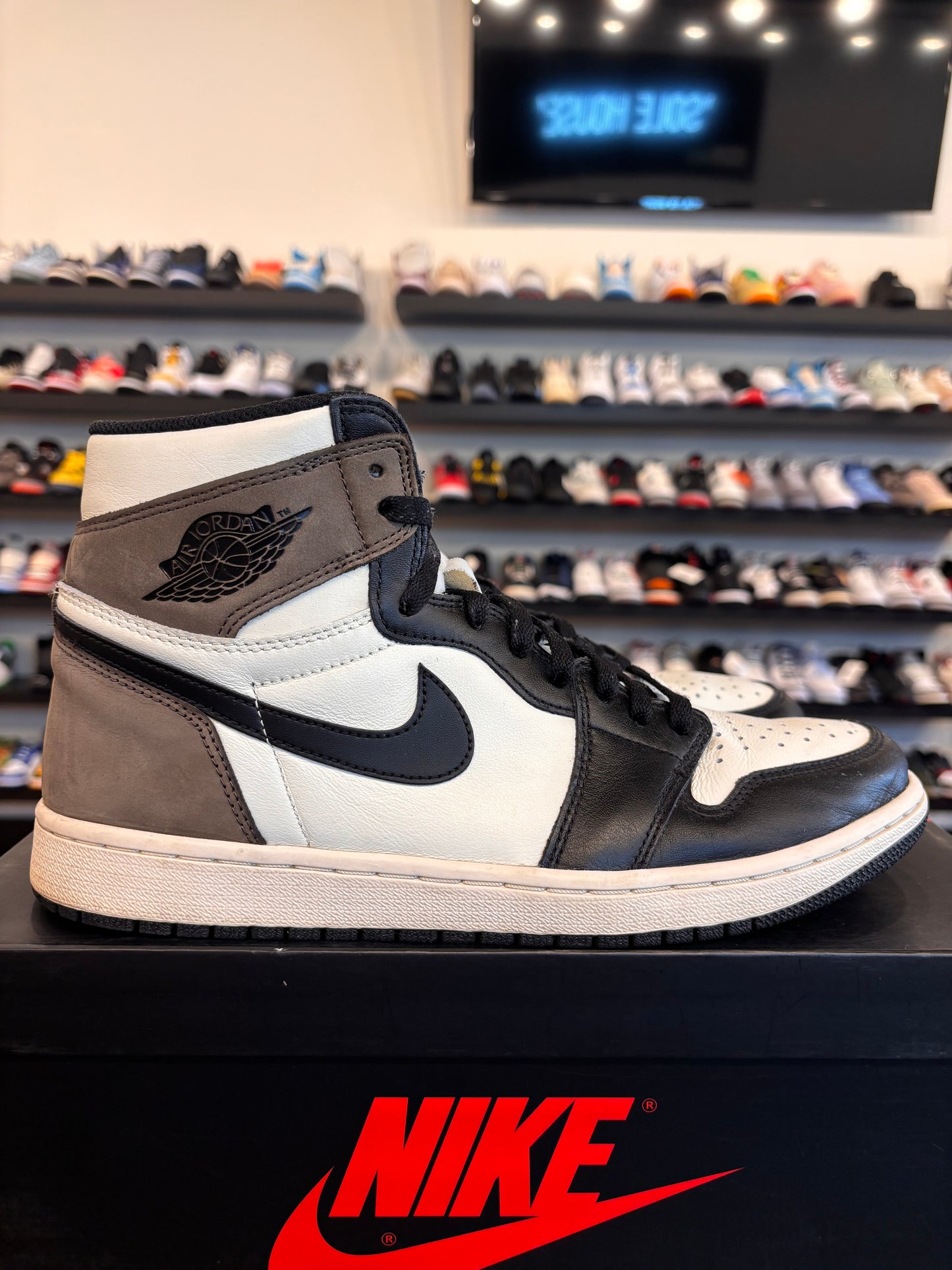 Jordan 1 Mocha Size 10.5 Pre-Owned