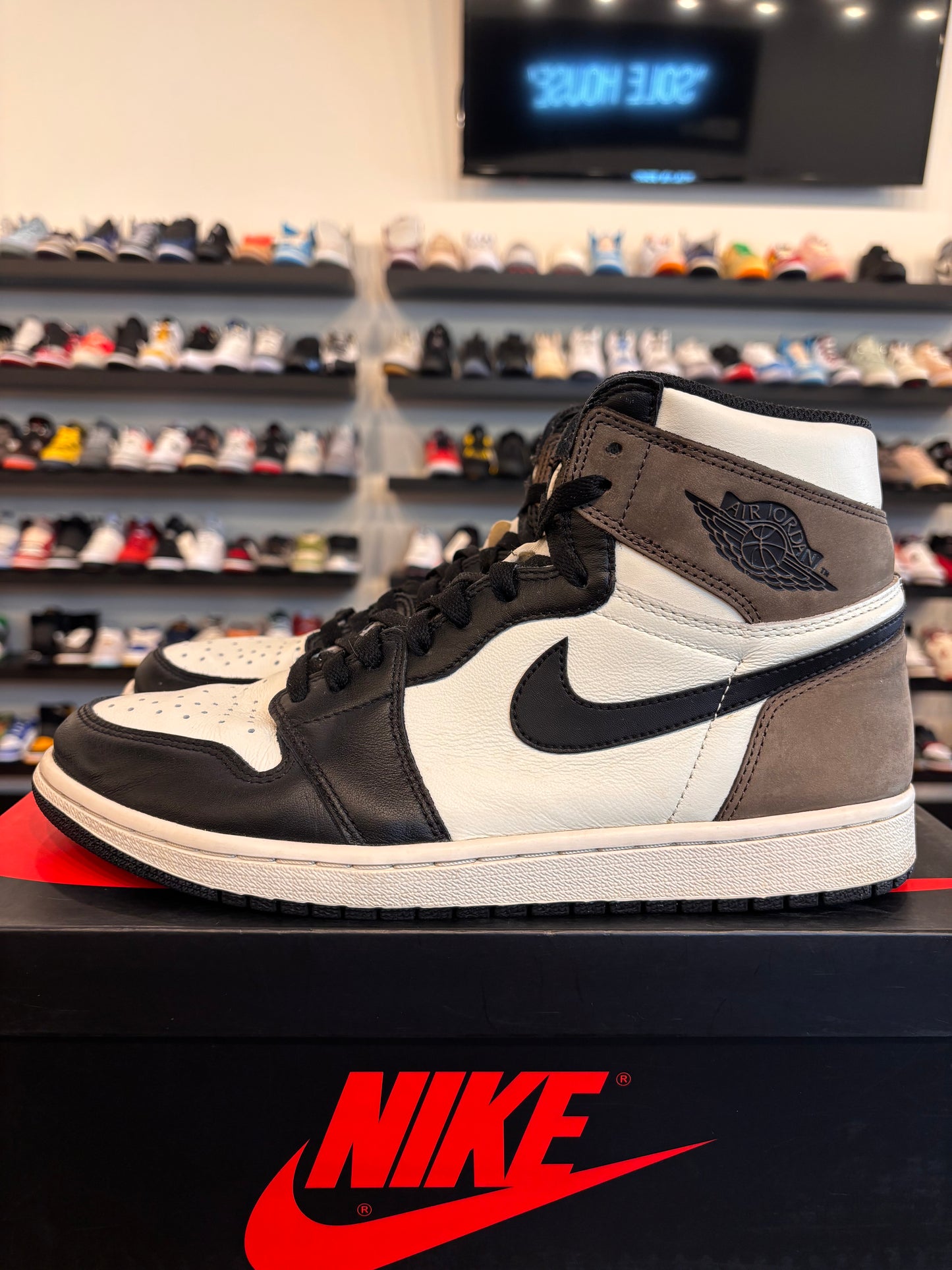 Jordan 1 Mocha Size 10.5 Pre-Owned