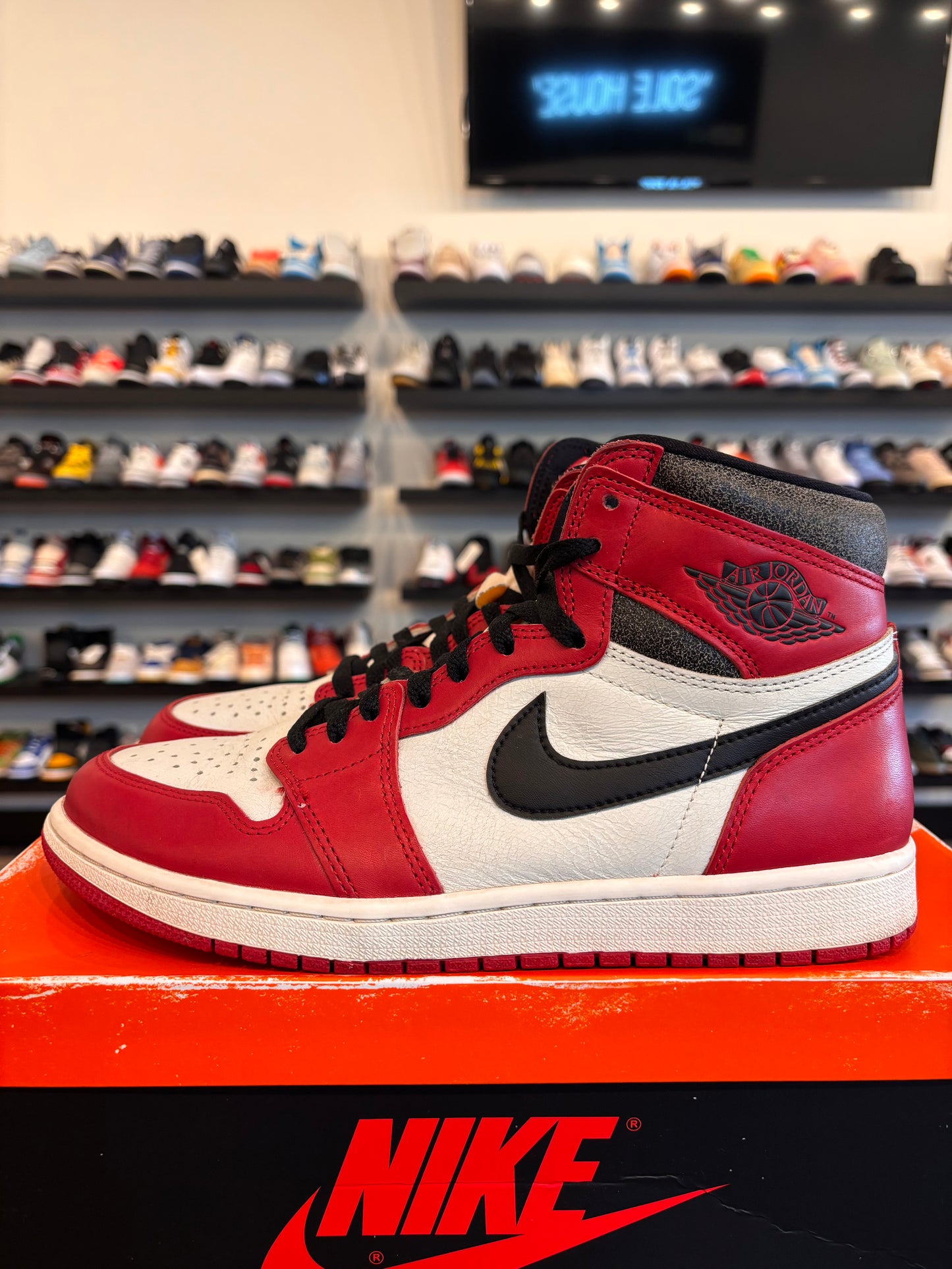 Jordan 1 Lost and Found Size 9.5 Pre-Owned