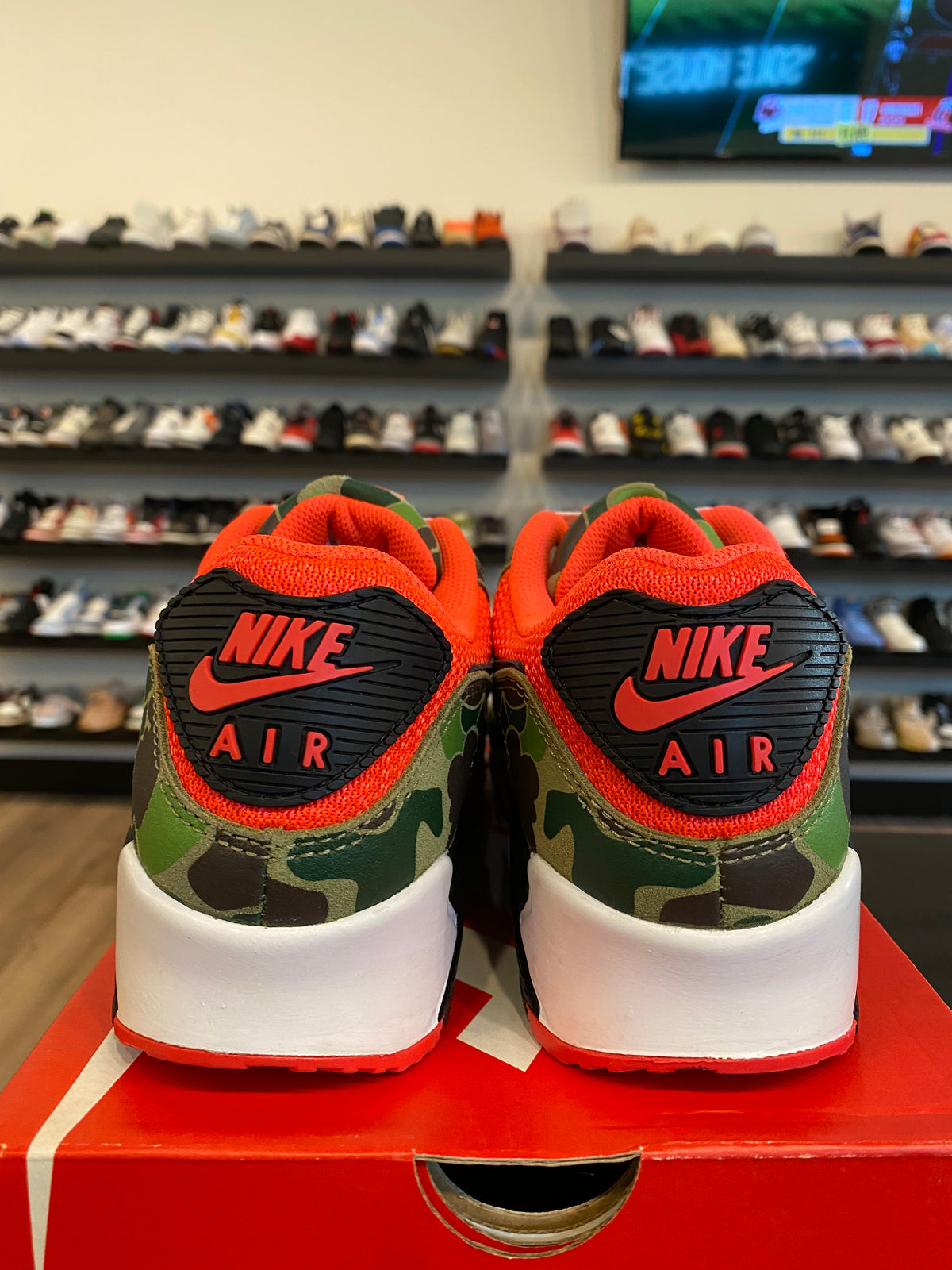Nike Air Max 90 Duck Camo Red Size 8.5 Pre-Owned