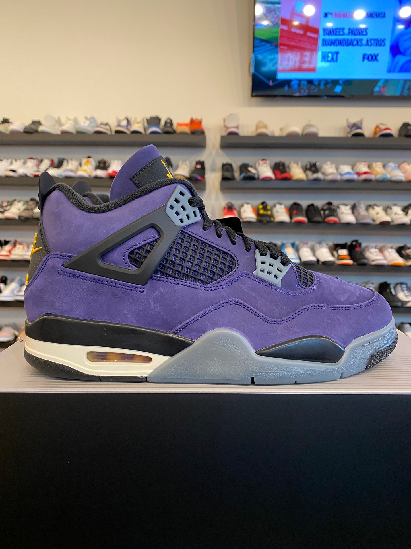 Jordan 4 Lakers Size 9.5 Brand New