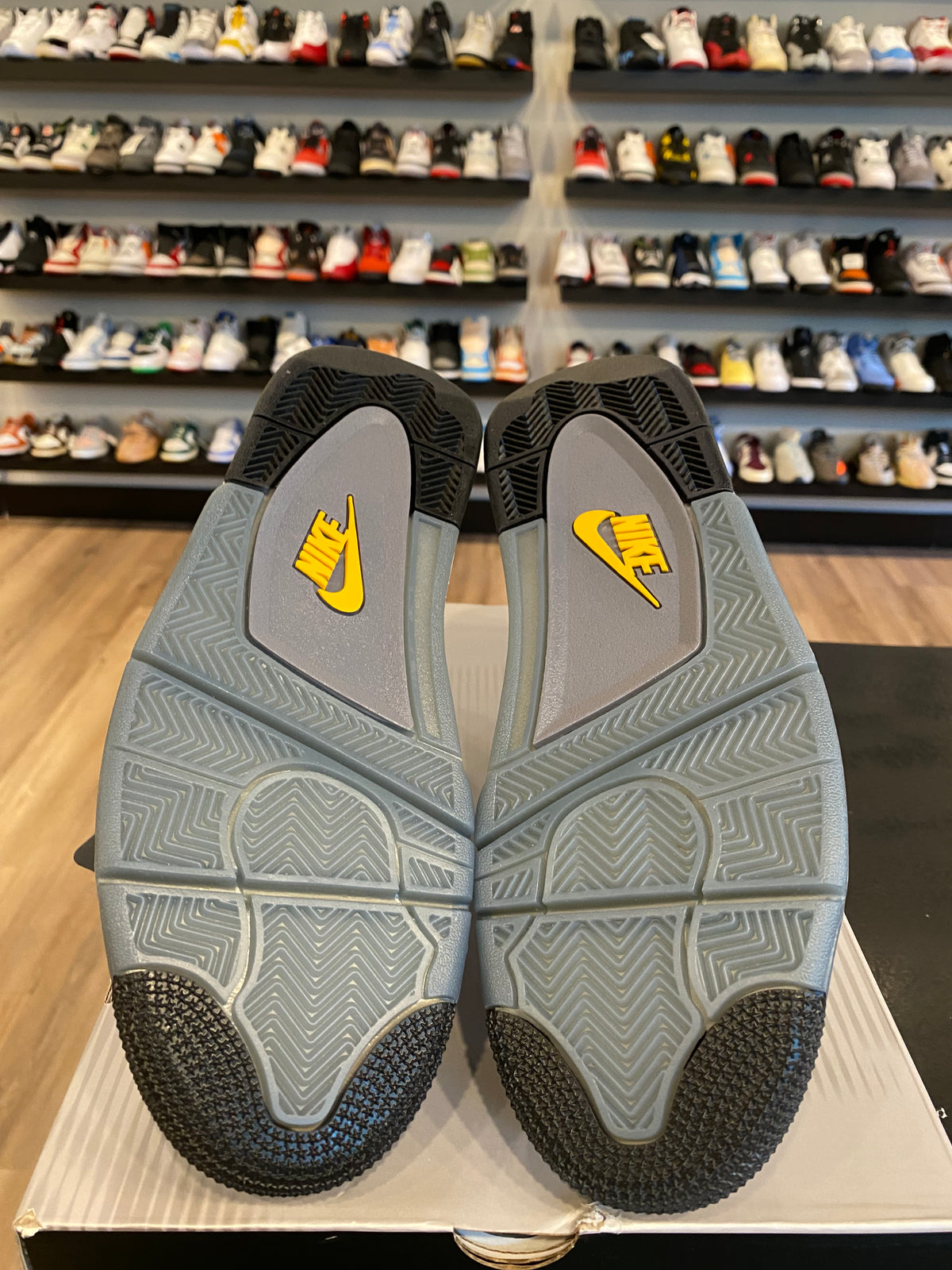 Jordan 4 Lakers Size 9.5 Brand New