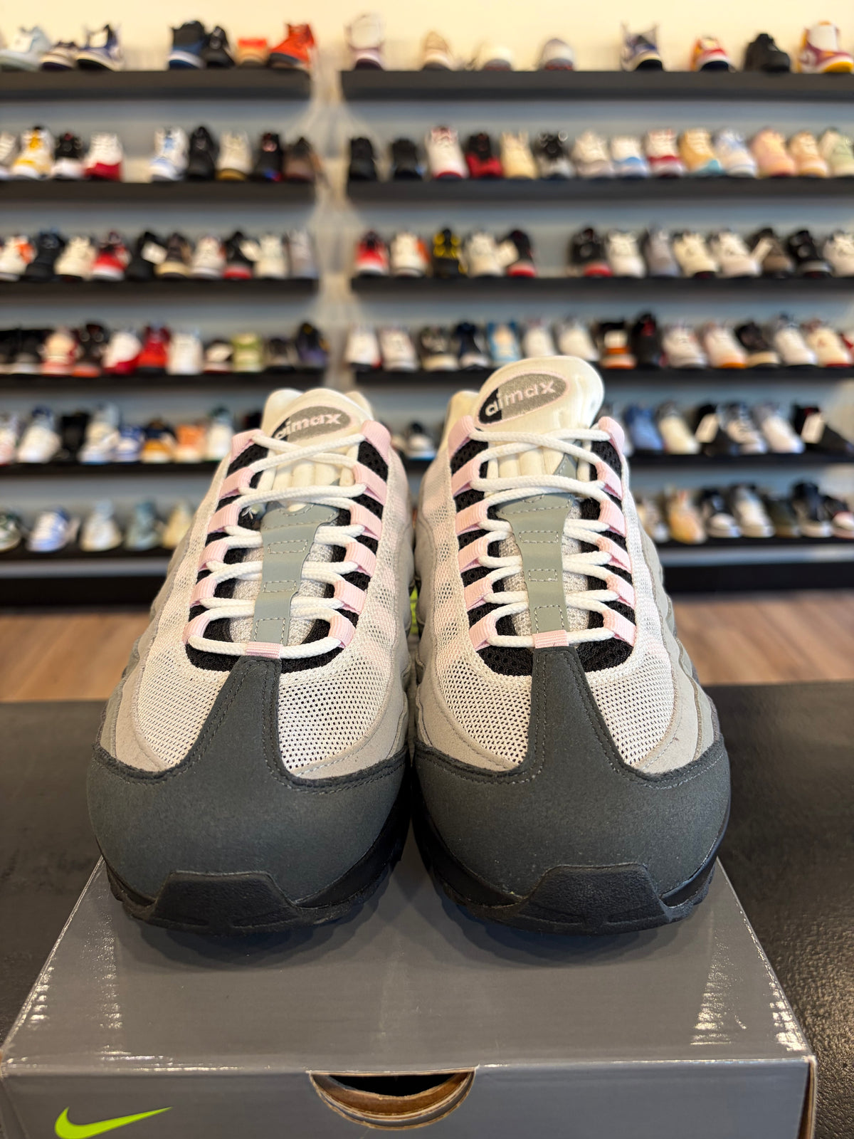 Nike Air Max 95 Big Bubble Pink Size 8.5 (10W) Pre-Owned