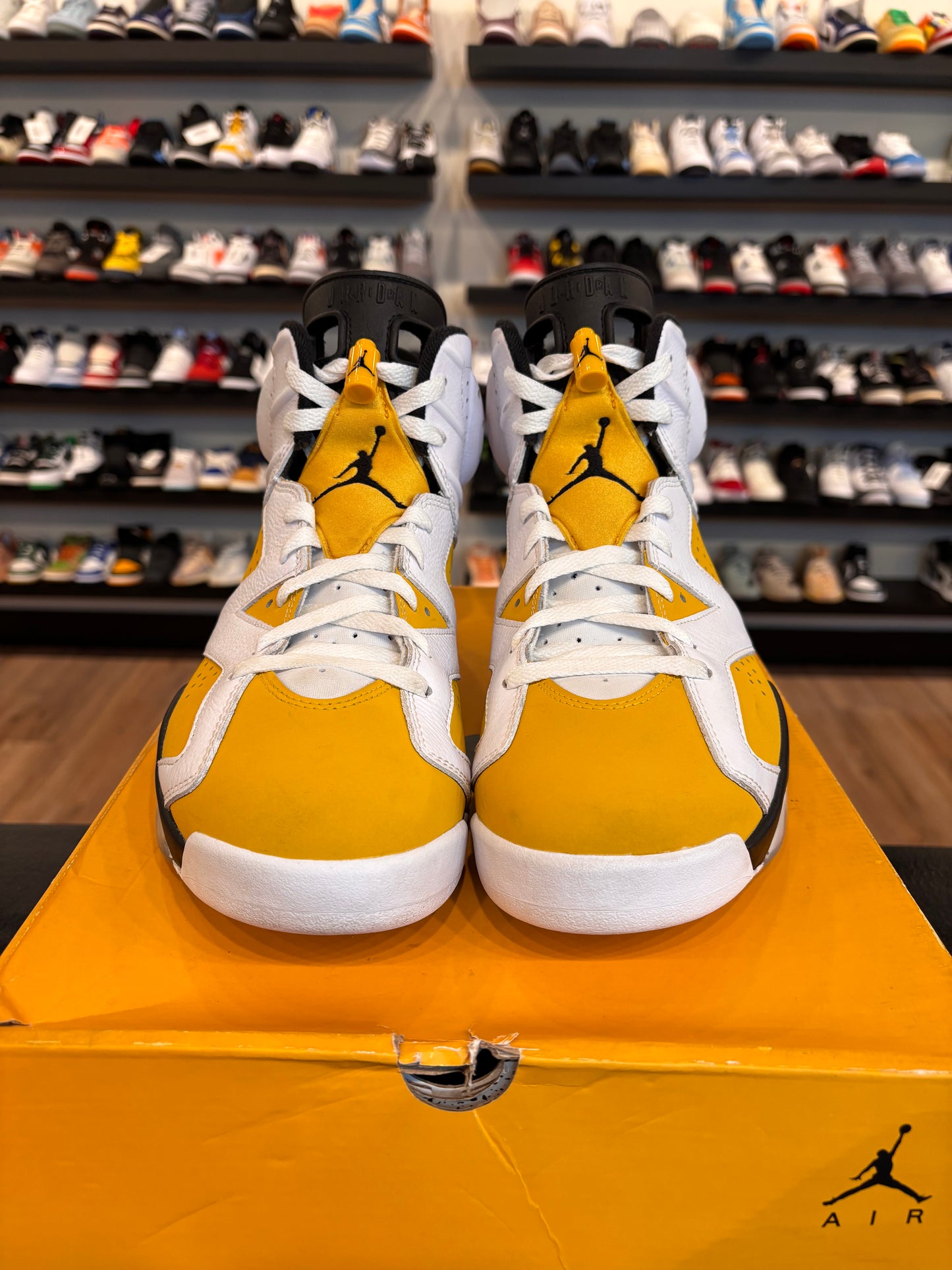 Jordan 6 Yellow Ochre Size 11 Pre-Owned