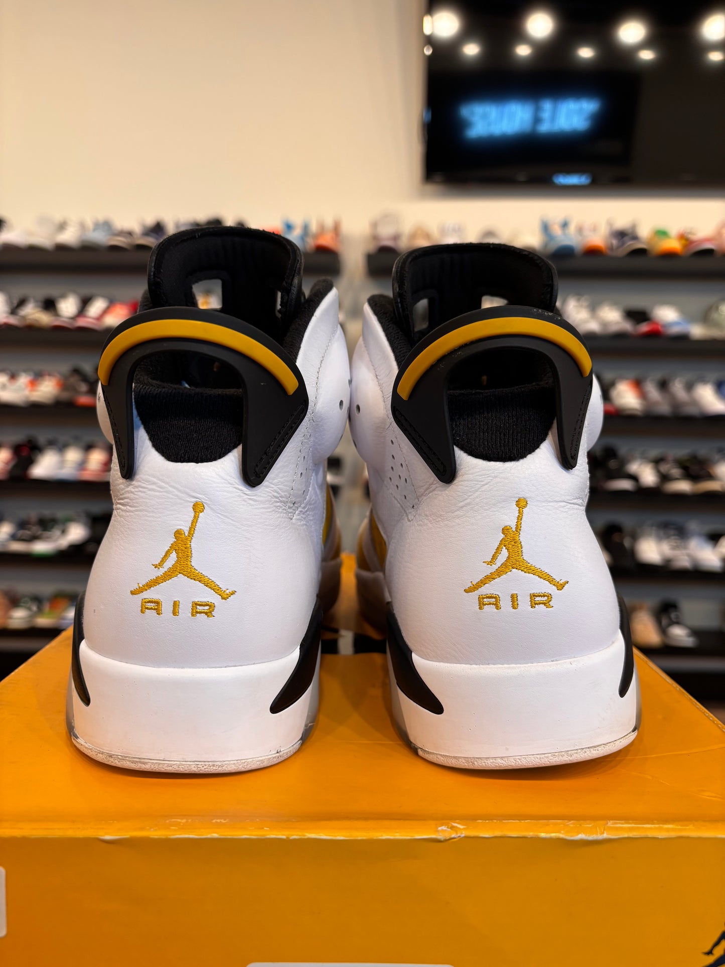 Jordan 6 Yellow Ochre Size 11 Pre-Owned