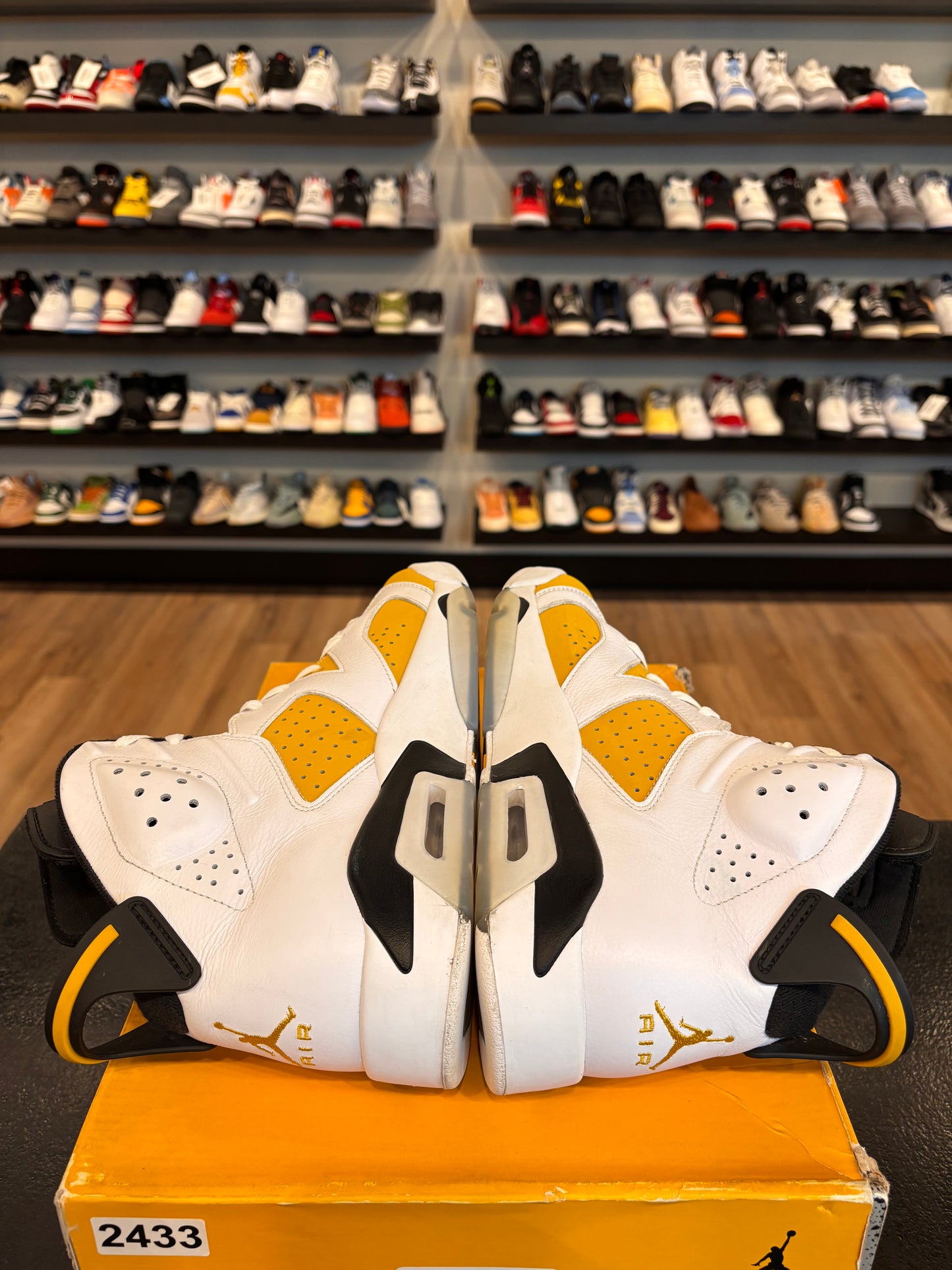 Jordan 6 Yellow Ochre Size 11 Pre-Owned