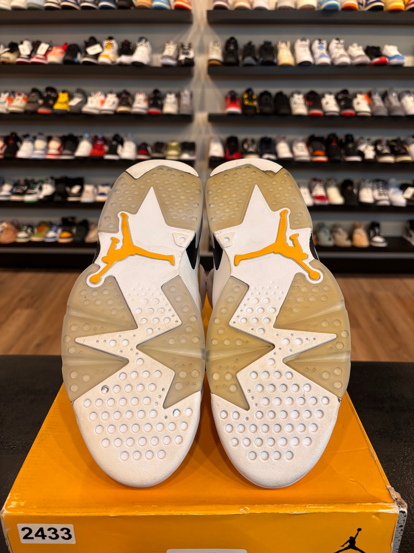 Jordan 6 Yellow Ochre Size 11 Pre-Owned
