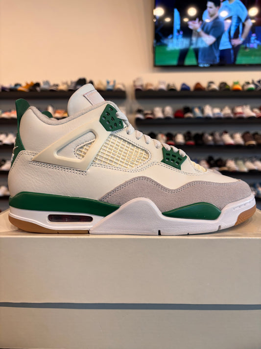 Jordan 4 SB Pine Green Size 8.5 Brand New
