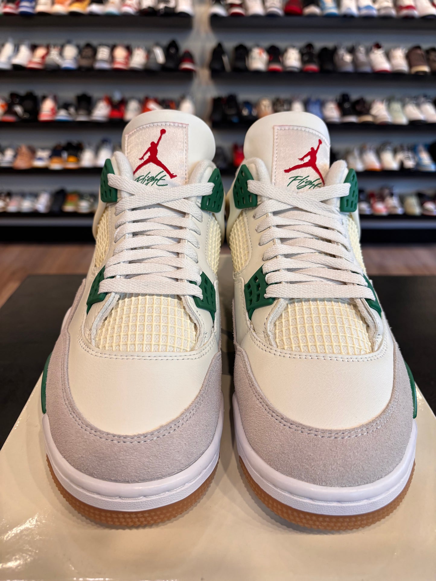 Jordan 4 SB Pine Green Size 8.5 Brand New