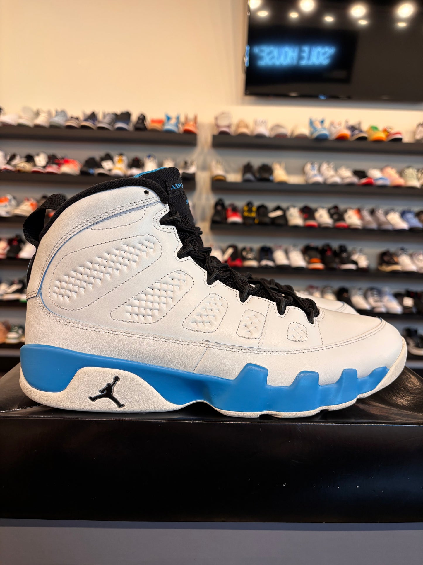 Jordan 9 Powder Blue Size 11.5 Pre-Owned