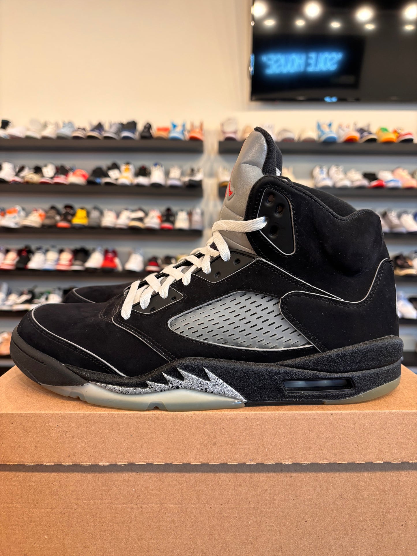 Jordan 5 Reimagined Black Metallic Size 12 Pre-Owned (No Box)