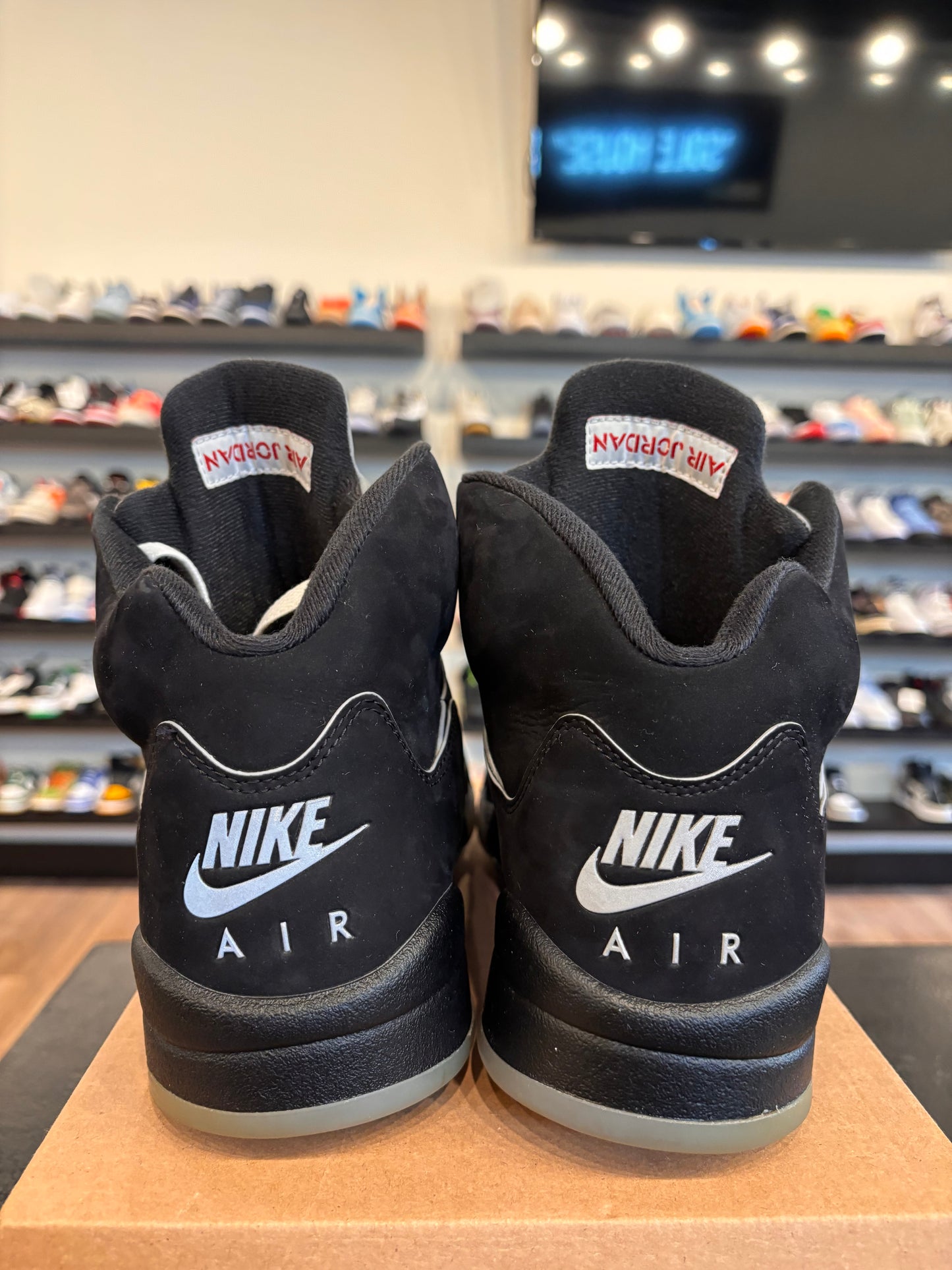 Jordan 5 Reimagined Black Metallic Size 12 Pre-Owned (No Box)