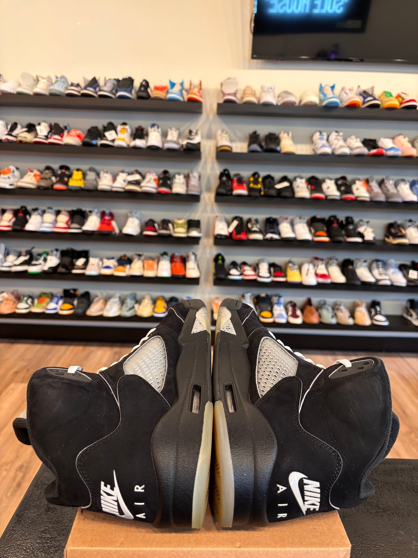 Jordan 5 Reimagined Black Metallic Size 12 Pre-Owned (No Box)
