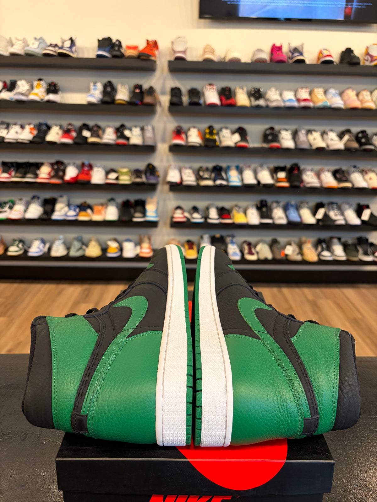 Jordan 1 Pine Green 2.0 Size 11.5 Pre-Owned