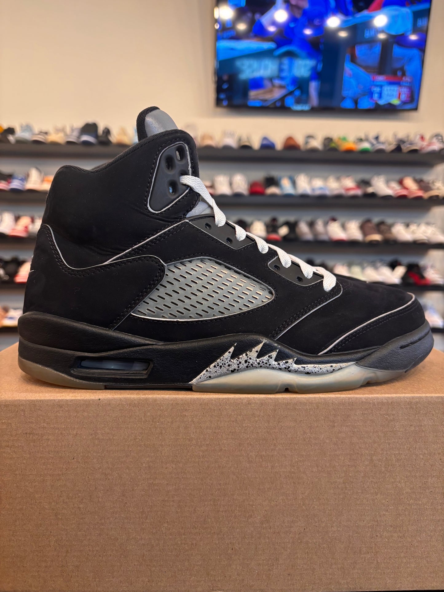 Jordan 5 Reimagined Black Metallic Size 8.5 Pre-Owned (No Box)