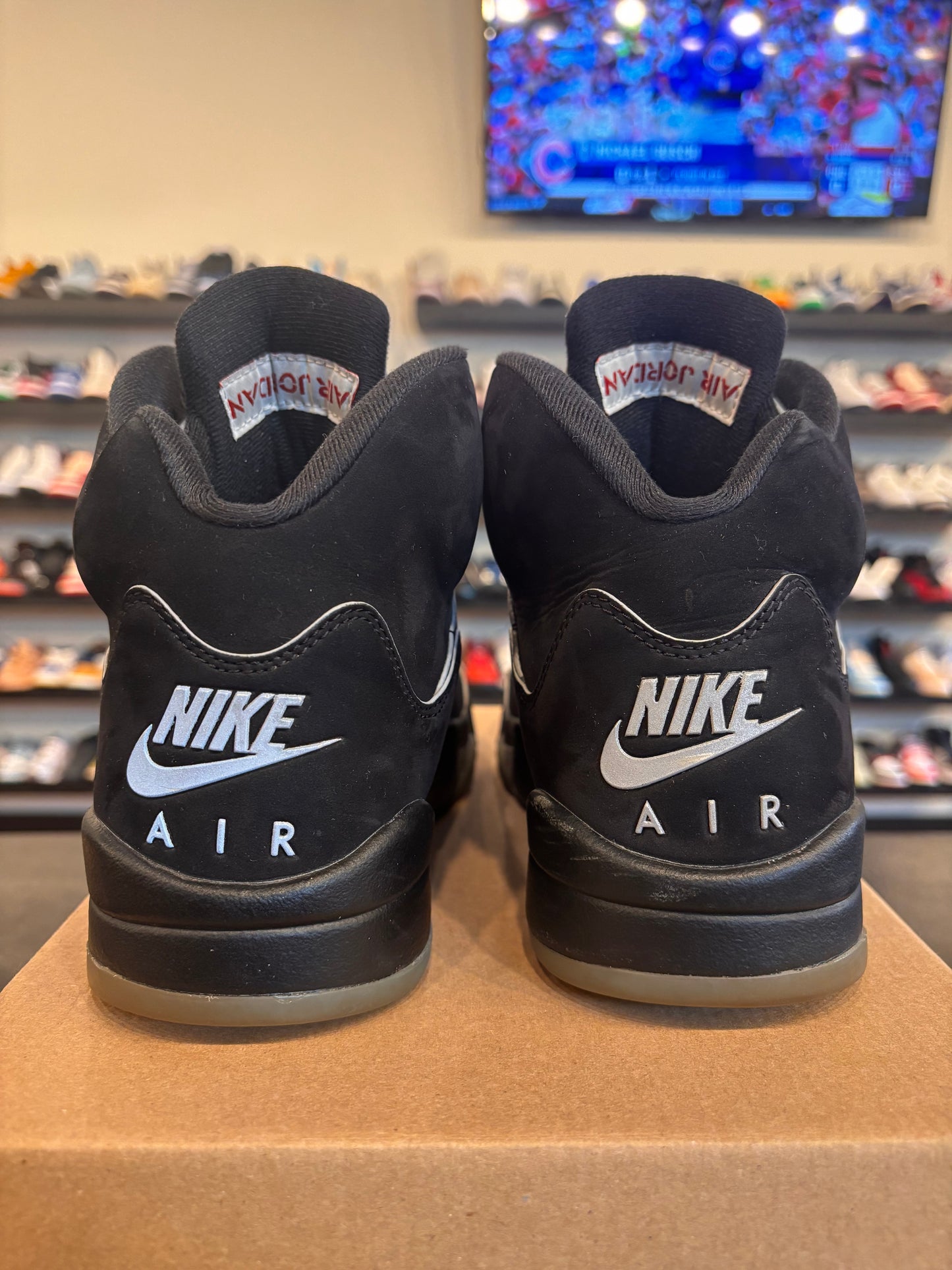 Jordan 5 Reimagined Black Metallic Size 8.5 Pre-Owned (No Box)