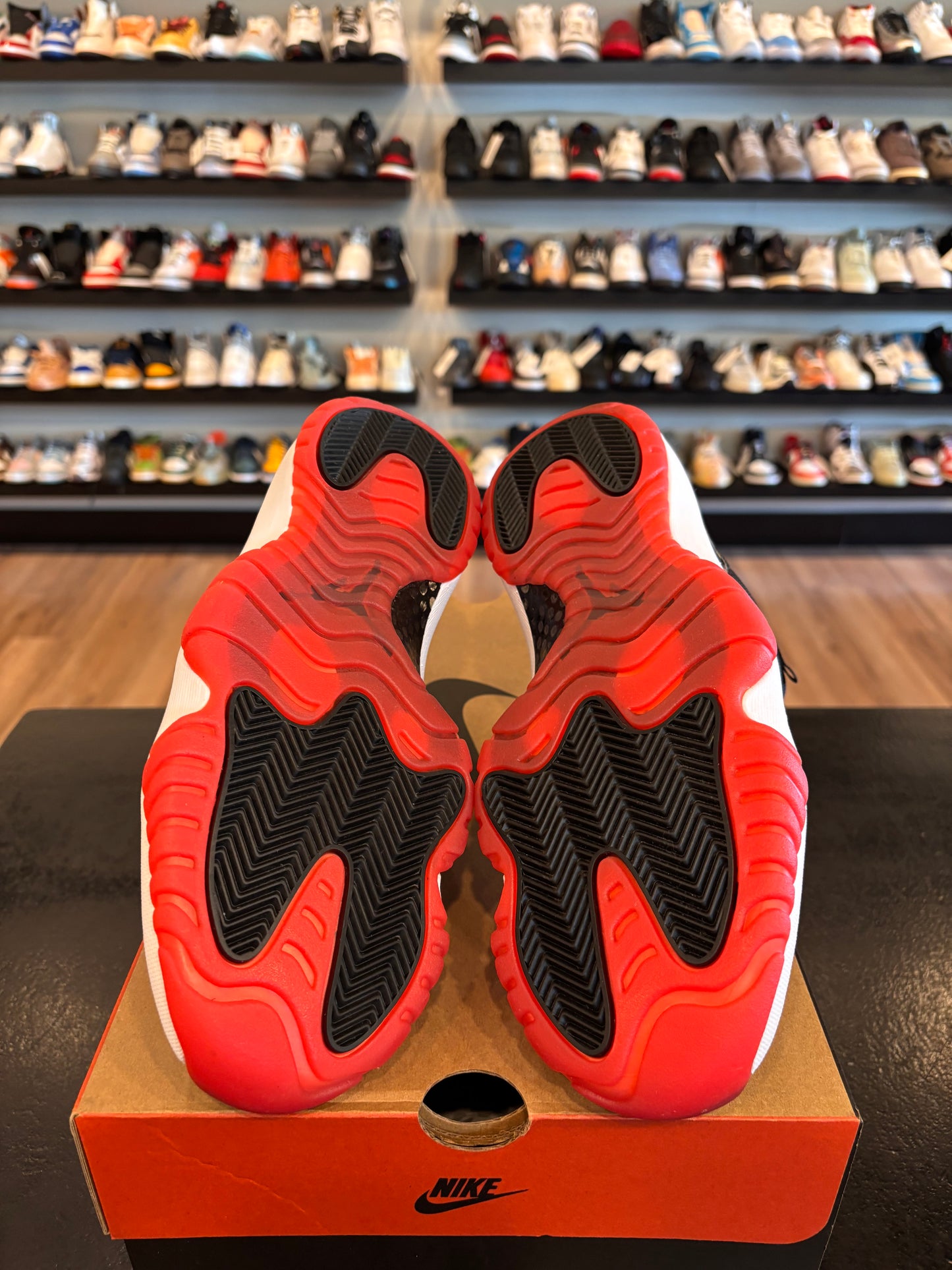 Jordan 11 Low Bred 2025 Size 9.5 Pre-Owned