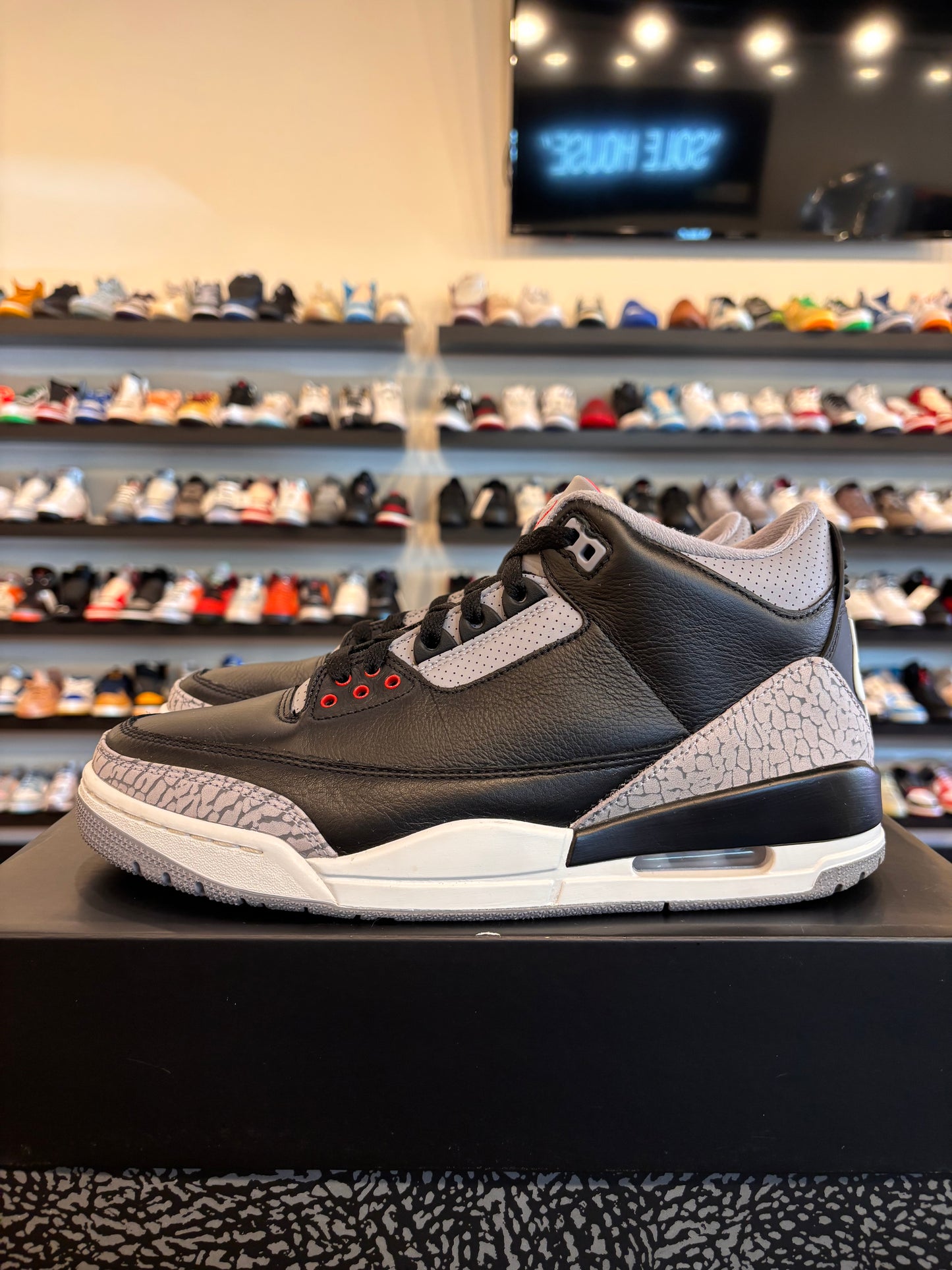 Jordan 3 Black Cement 2024 Size 9.5 Pre-Owned
