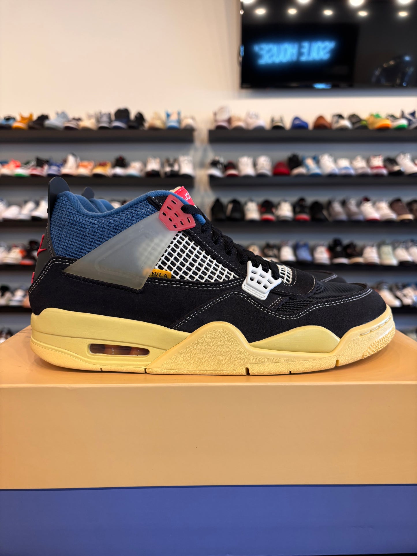 Jordan 4 Union Off-Noir Size 9.5 Pre-Owned