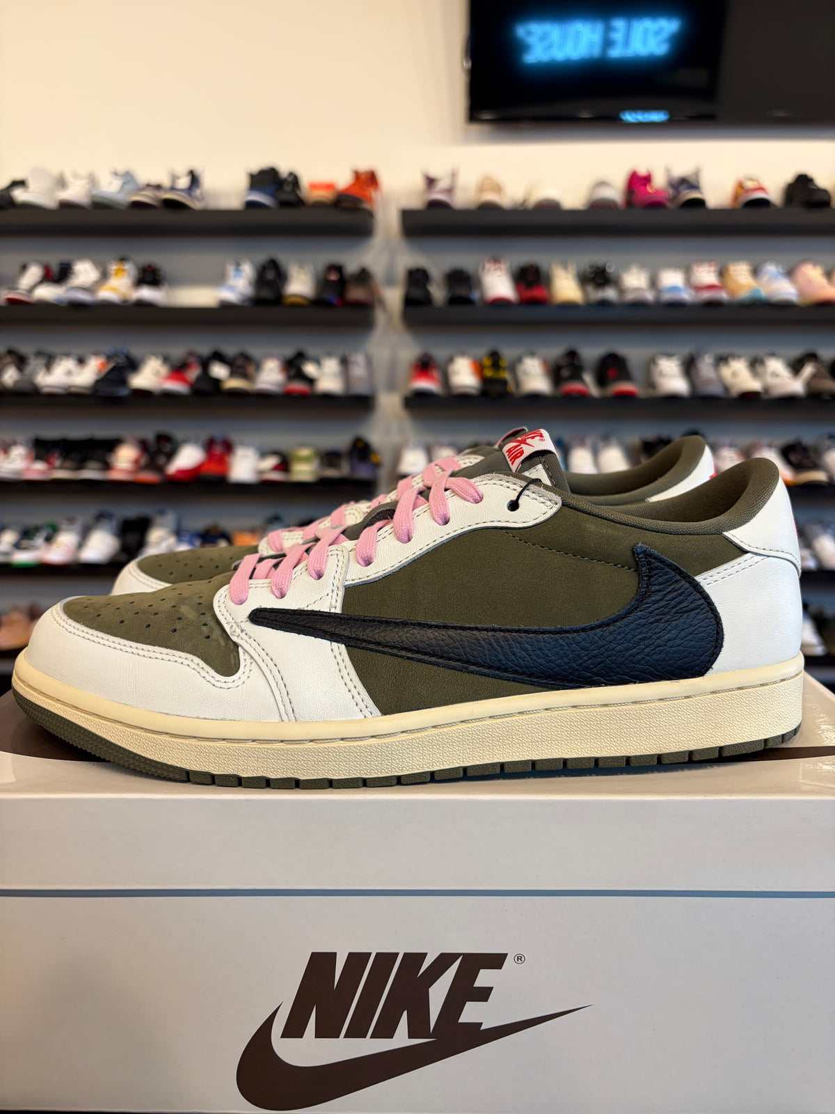 Jordan 1 Low Travis Scott Medium Olive Size 11 Pre-Owned