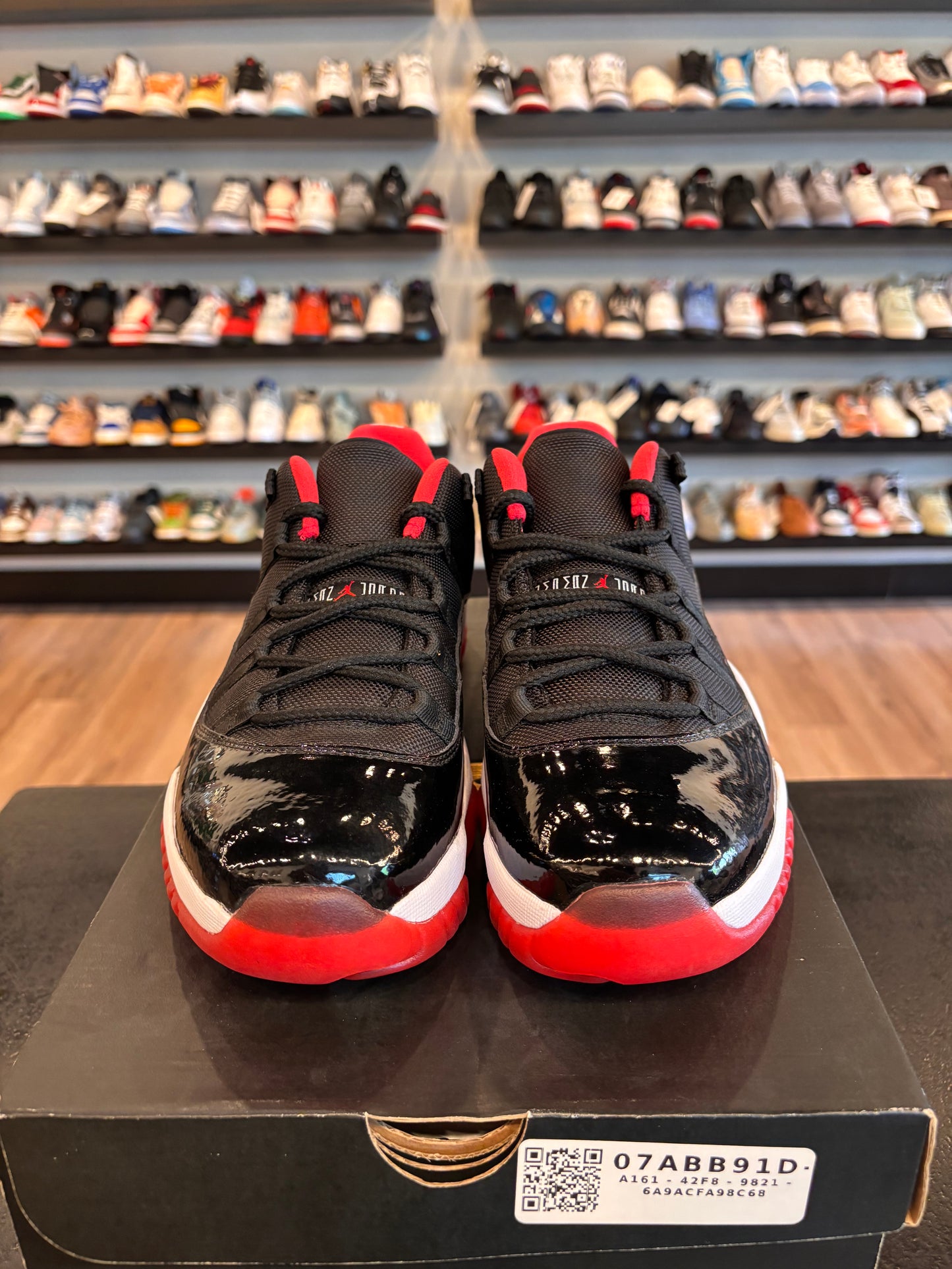Jordan 11 Low Bred 2015 Size 9.5 Brand New