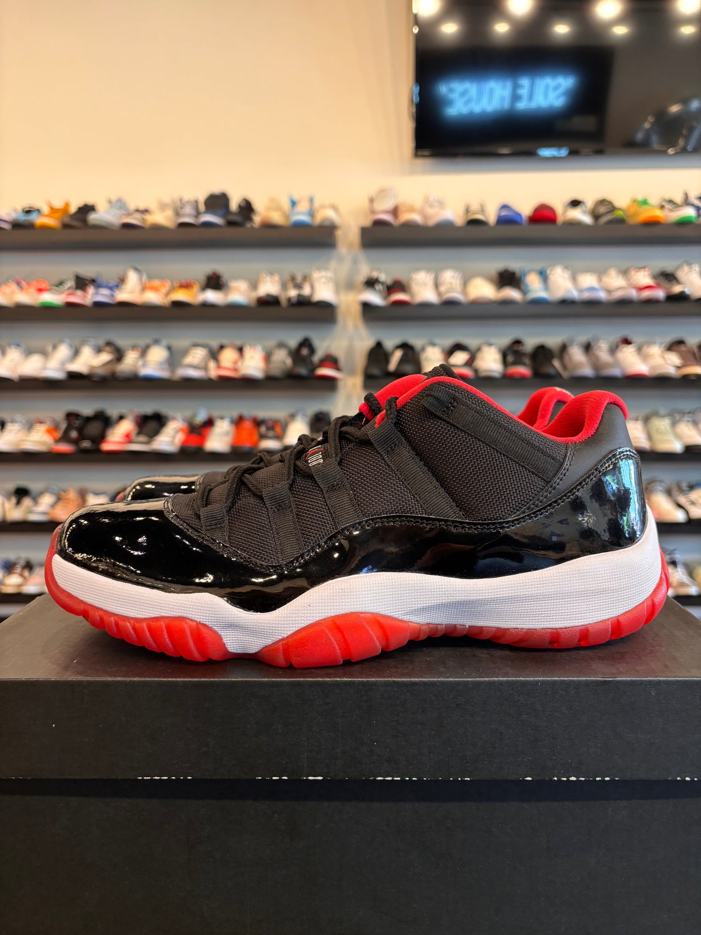 Jordan 11 Low Bred 2015 Size 9.5 Brand New