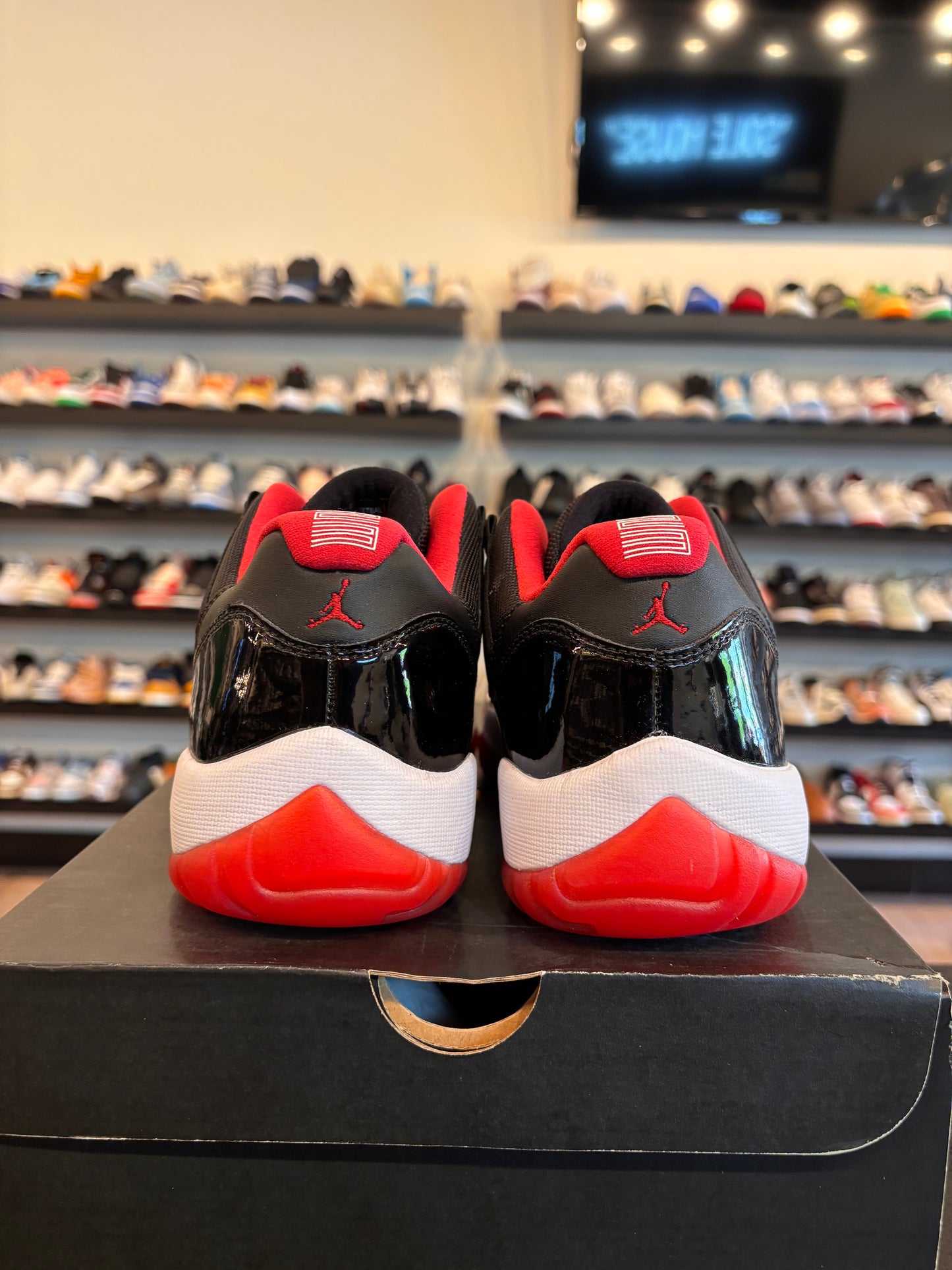 Jordan 11 Low Bred 2015 Size 9.5 Brand New