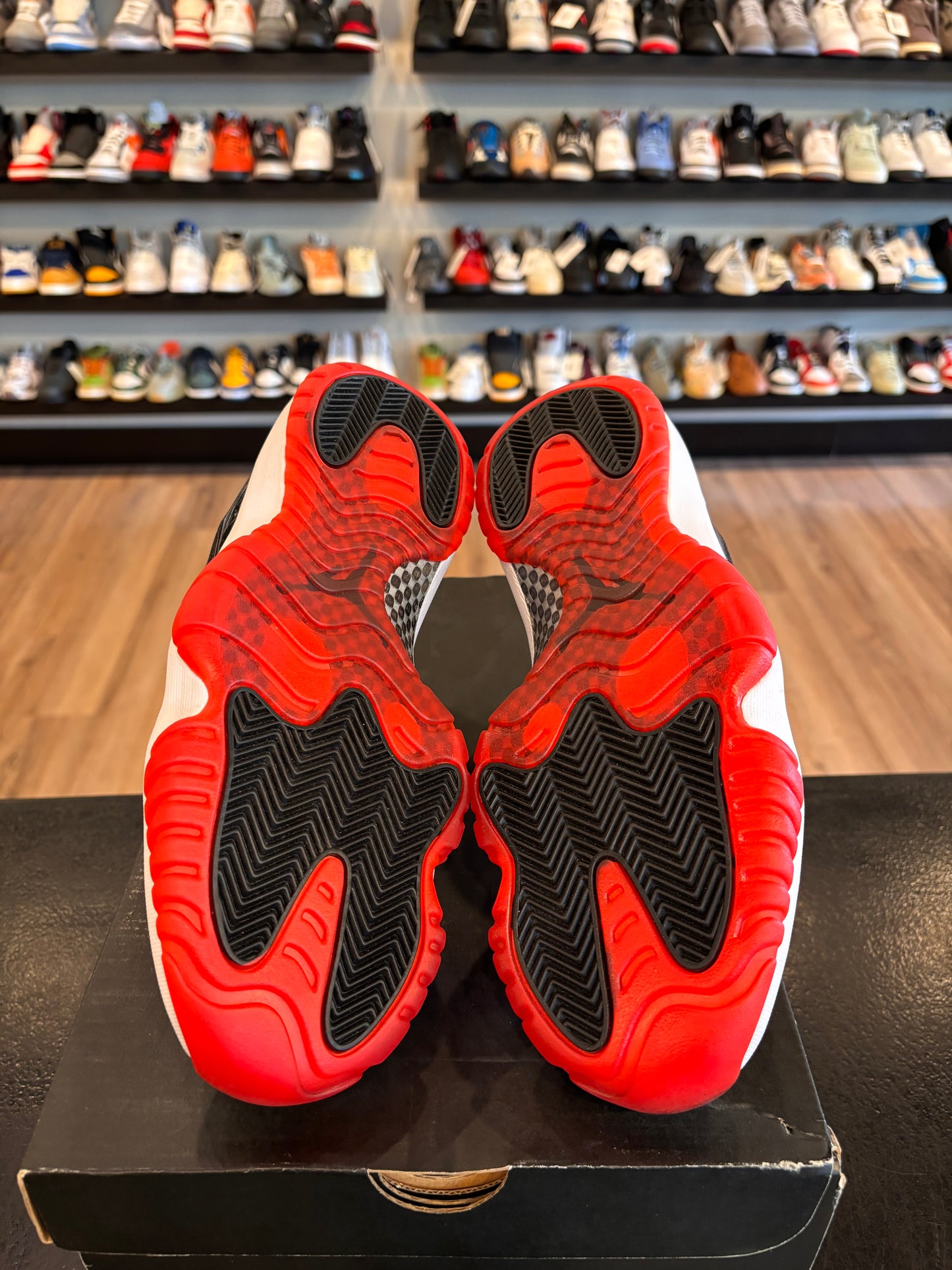 Jordan 11 Low Bred 2015 Size 9.5 Brand New