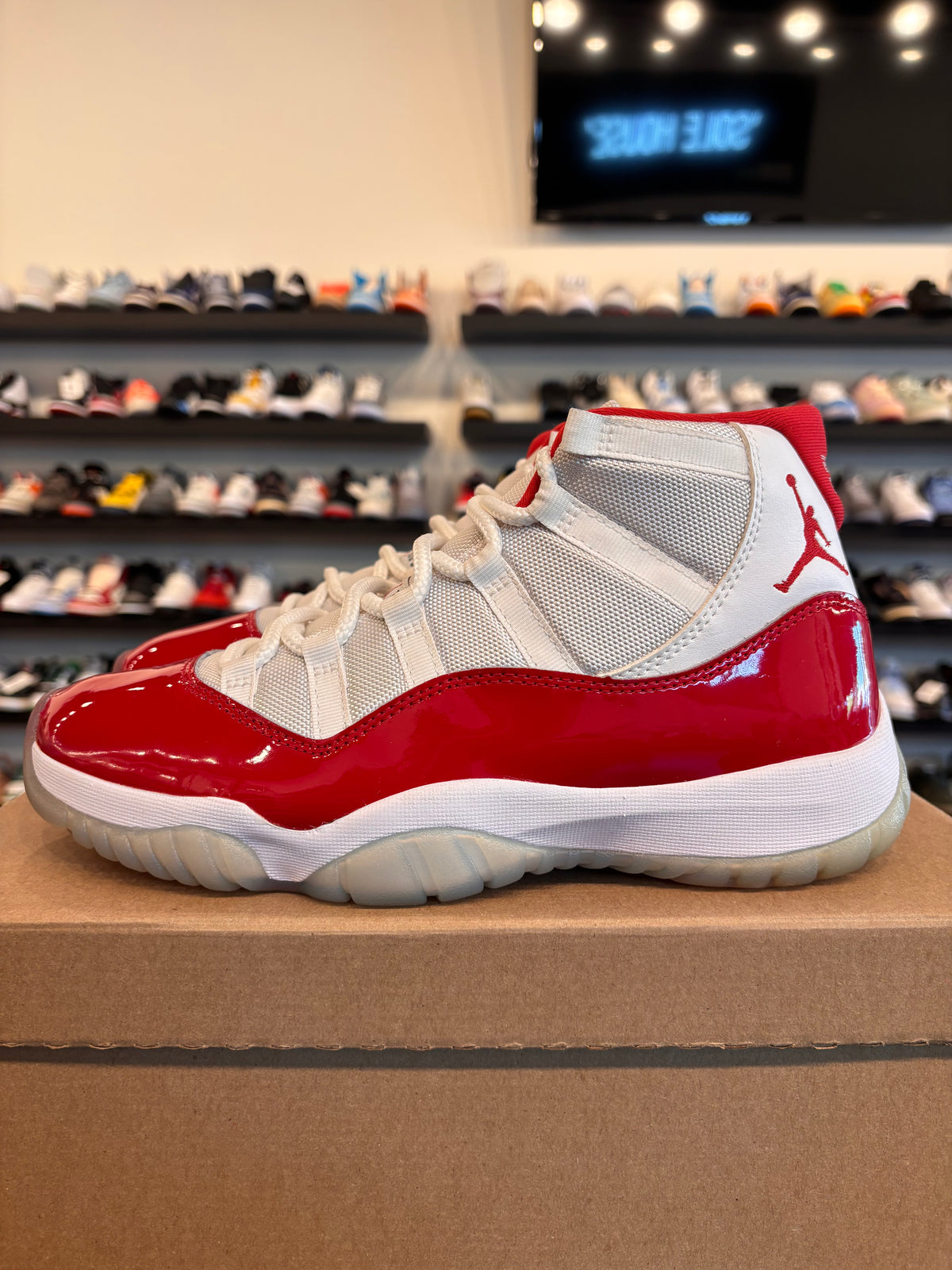 Jordan 11 Cherry Size 9 Pre-Owned (No Box)