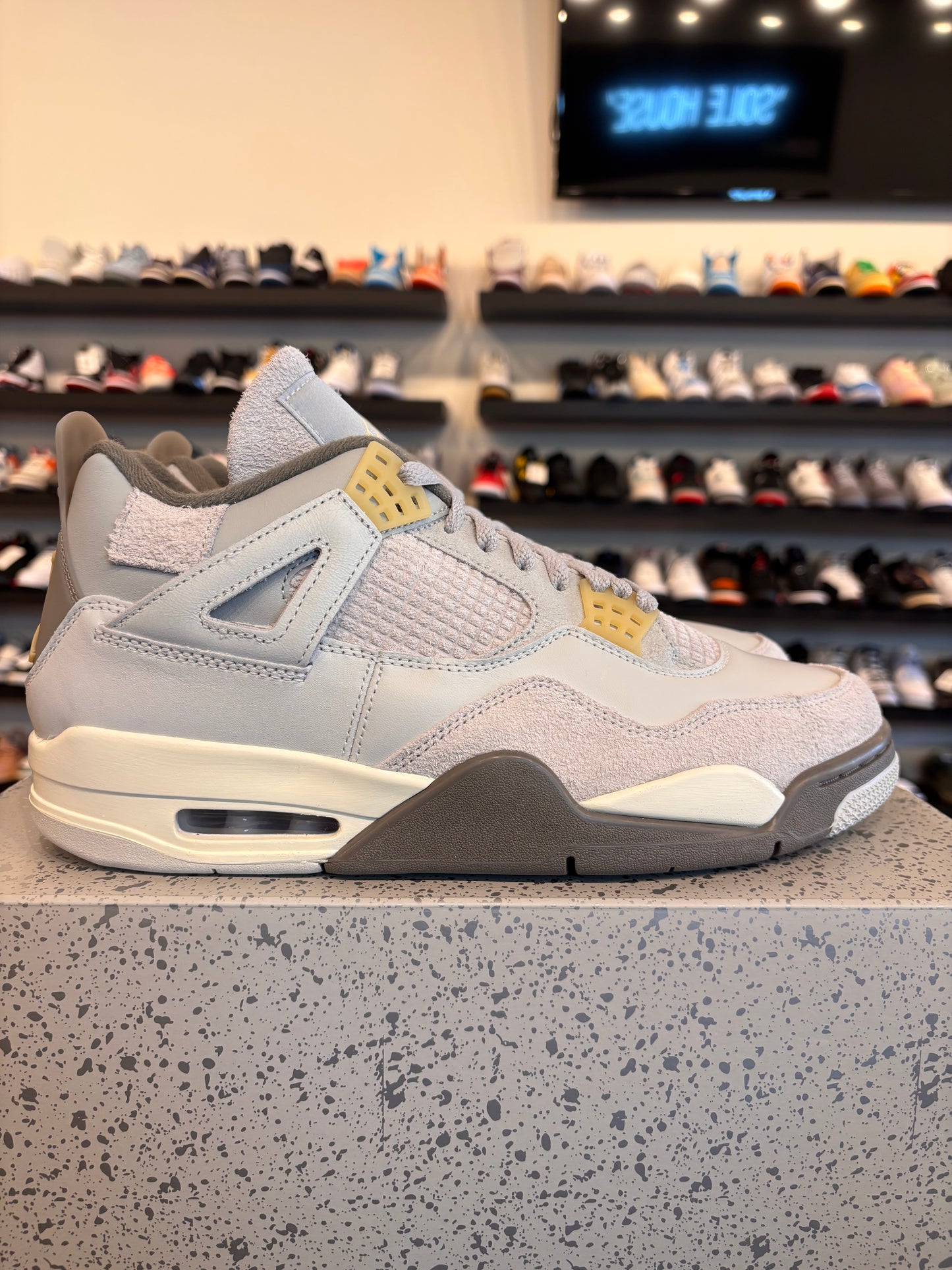 Jordan 4 Craft Photon Size 10.5 Pre-Owned