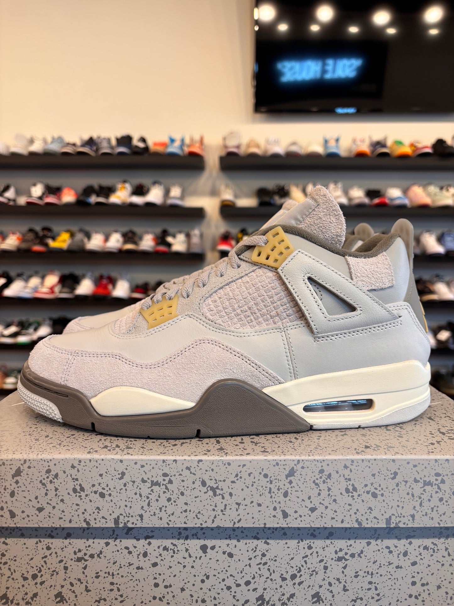 Jordan 4 Craft Photon Size 10.5 Pre-Owned