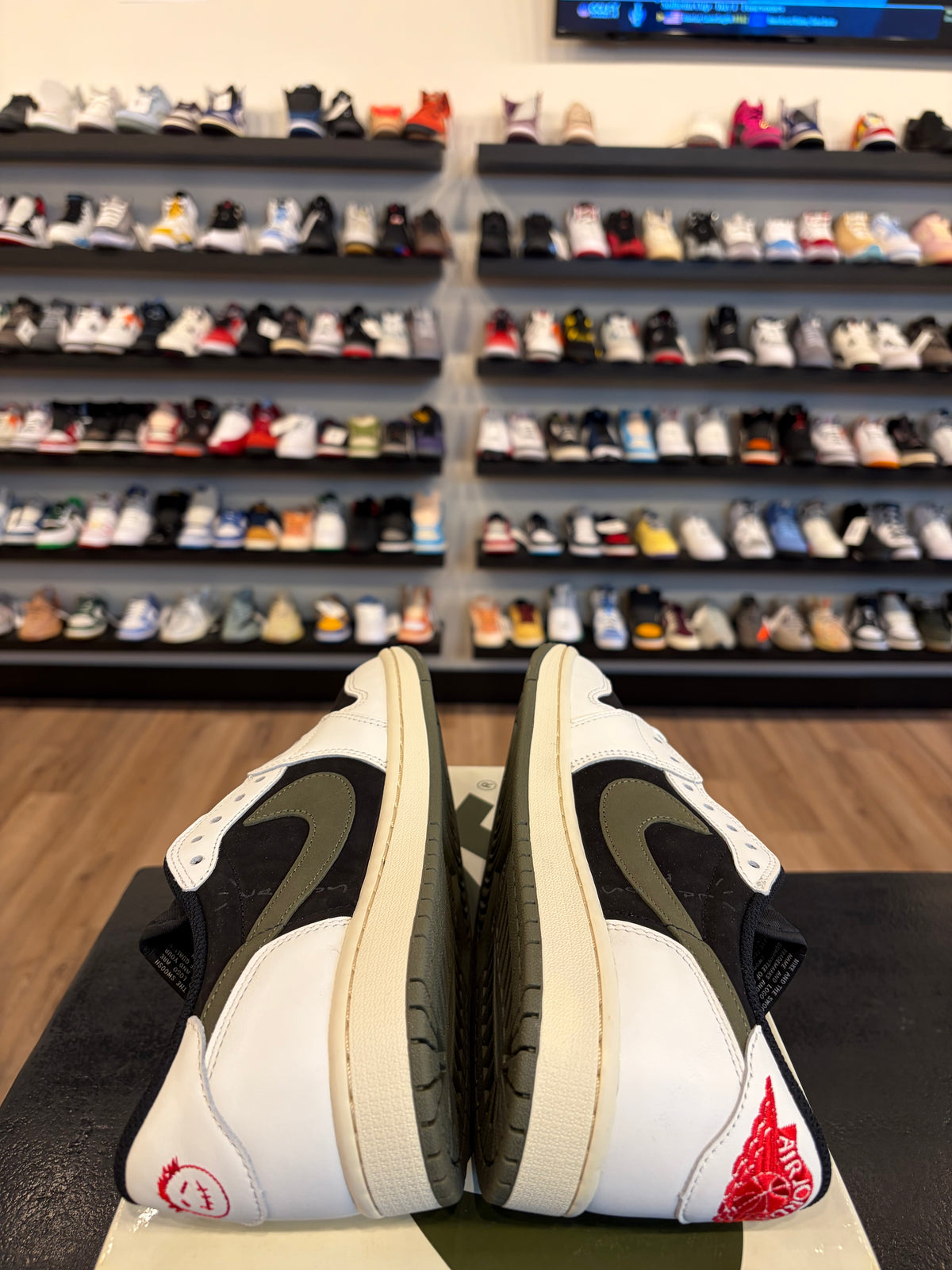 Jordan 1 Low Travis Scott Olive Size 8.5 (10W) Brand New