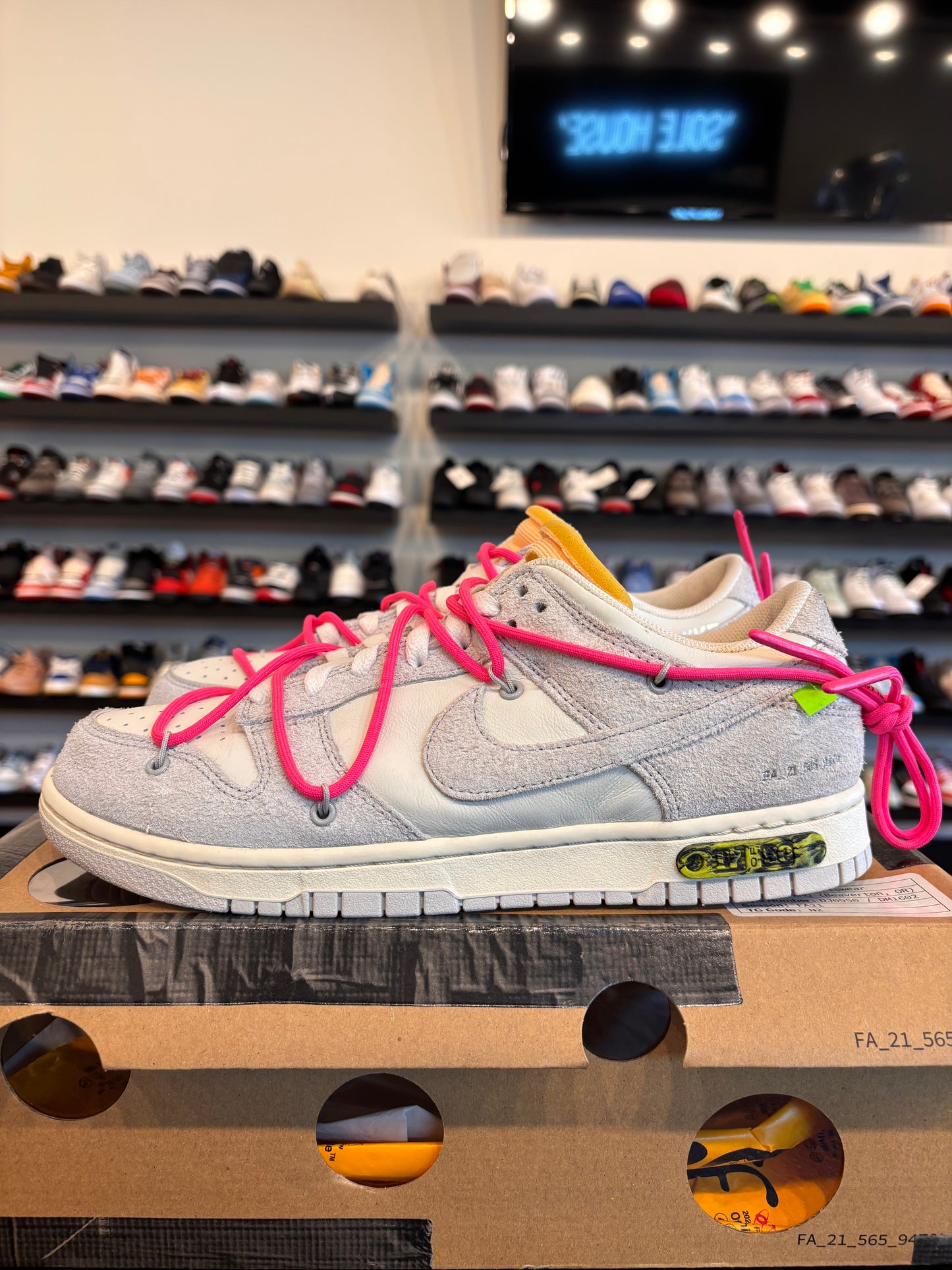 Nike Dunk Low Off-White Lot 17 Size 9.5 Pre-Owned