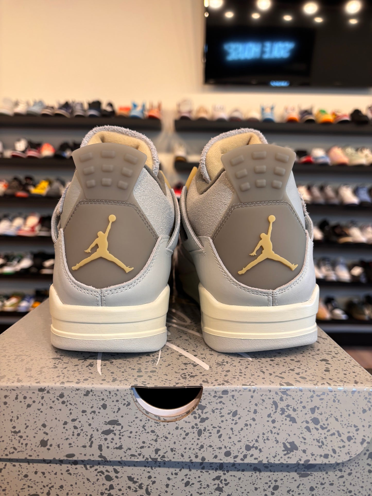 Jordan 4 Craft Photon Size 10.5 Pre-Owned