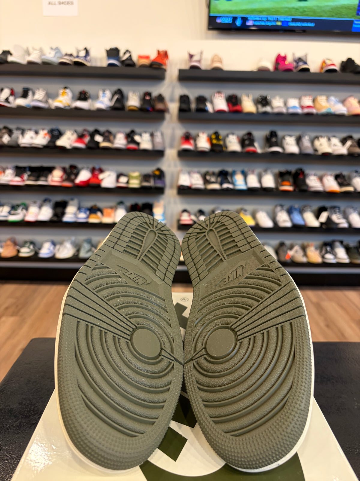 Jordan 1 Low Travis Scott Olive Size 8.5 (10W) Brand New