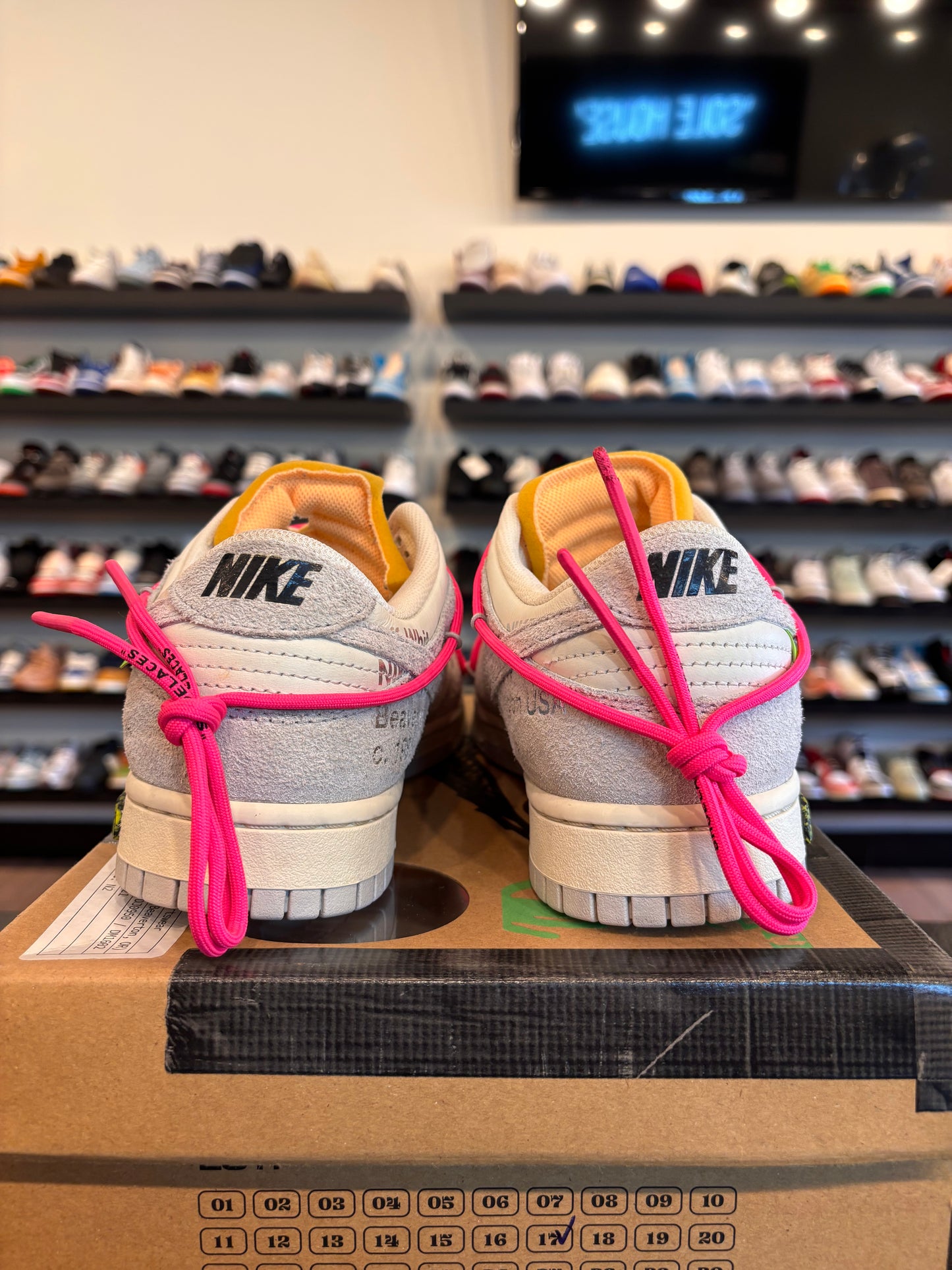 Nike Dunk Low Off-White Lot 17 Size 9.5 Pre-Owned
